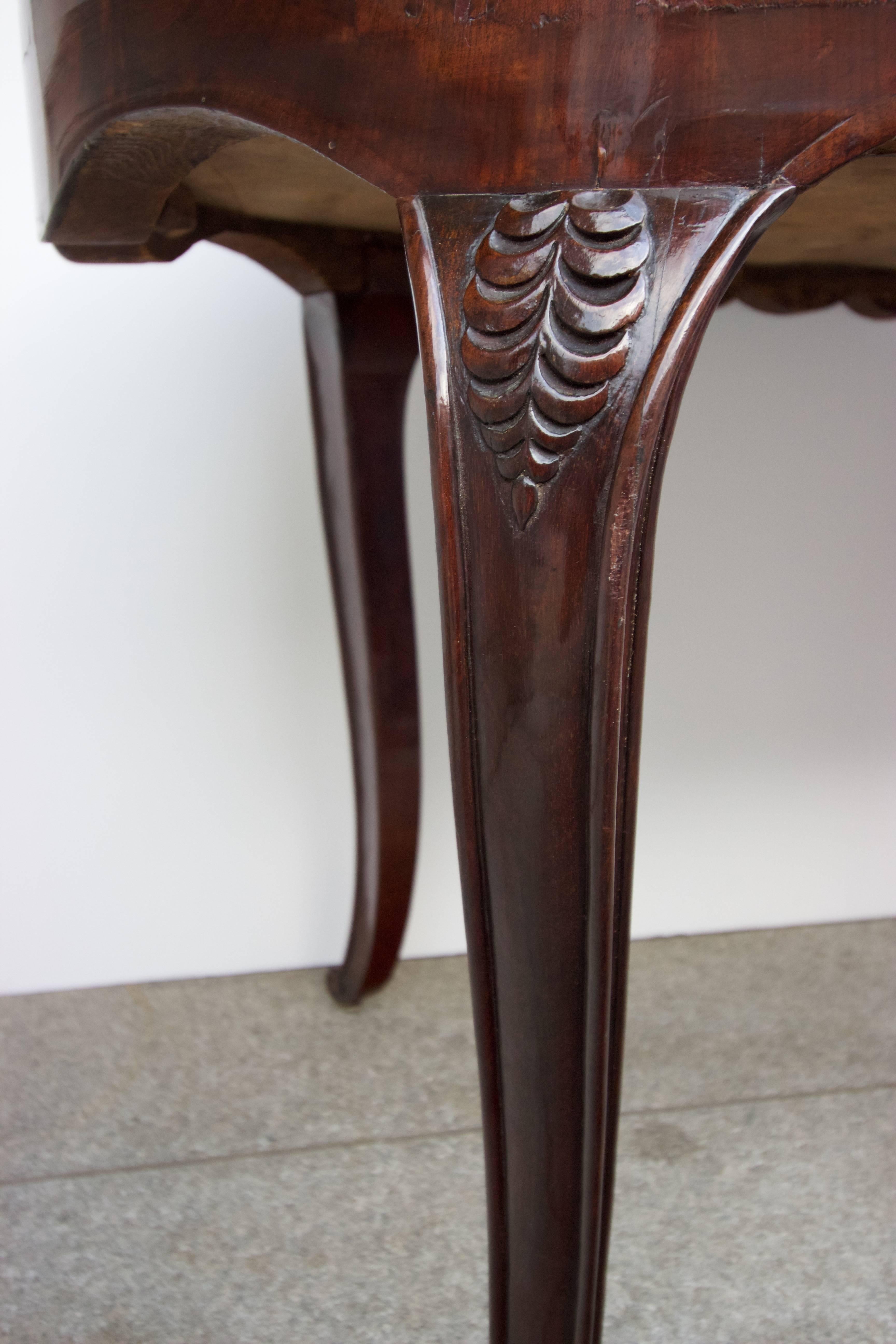 Hand-Carved Napoleon III Oval Jardiniere in Mahogany For Sale