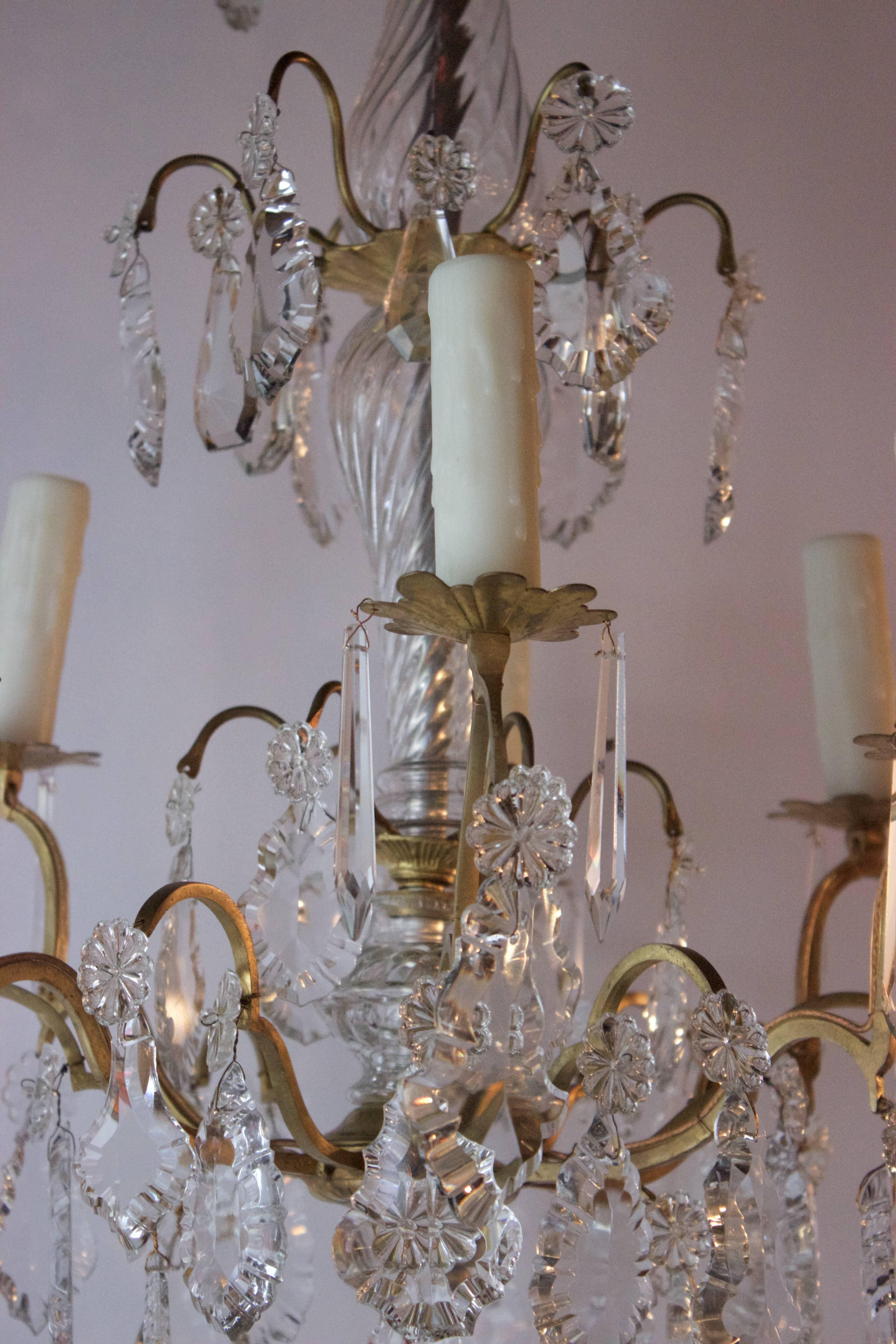 French Six Lights Gilded Bronze and Crystal Chandelier For Sale 1