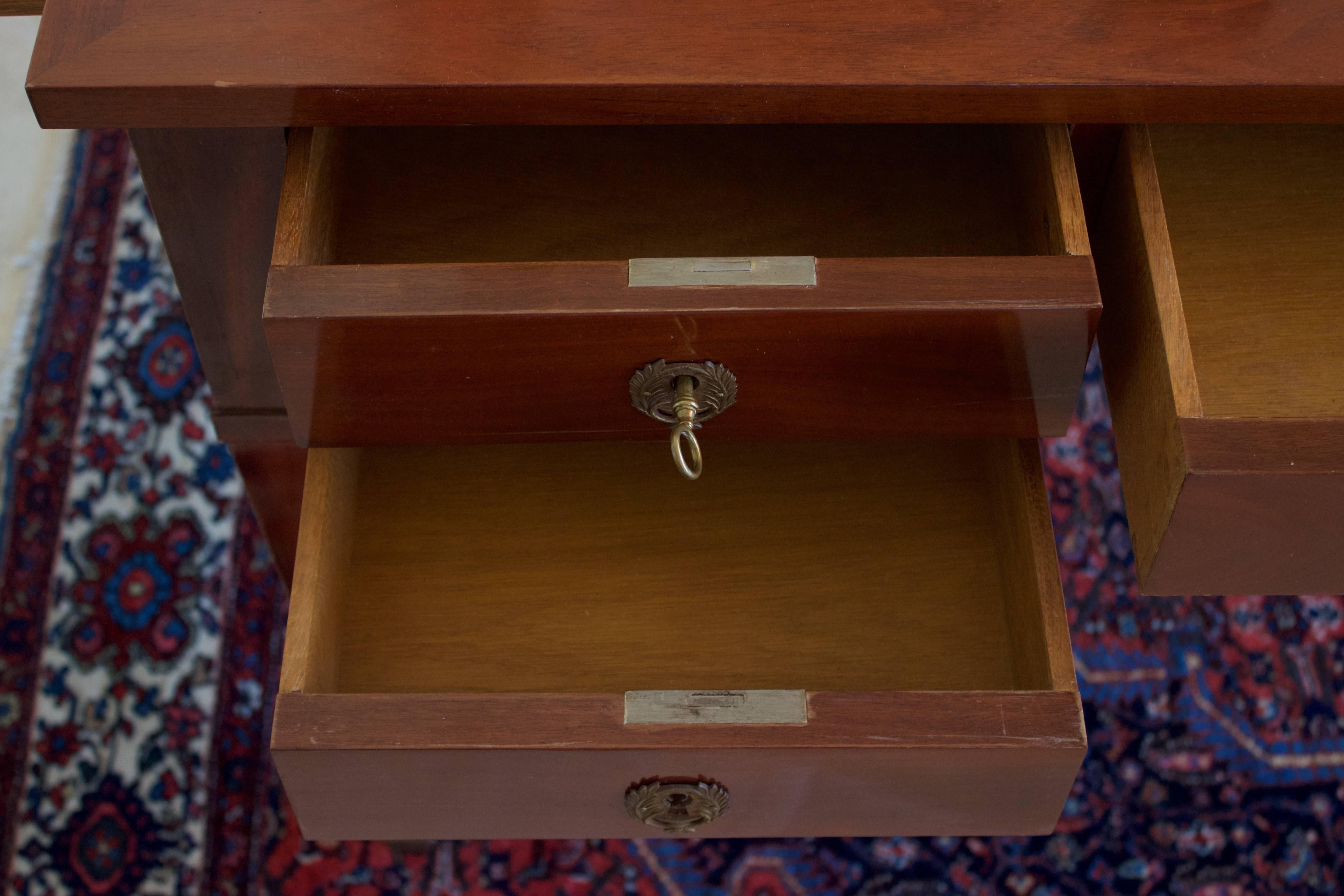 French Early 19th Century Directoire Style Mahogany Bureau Plat For Sale 2