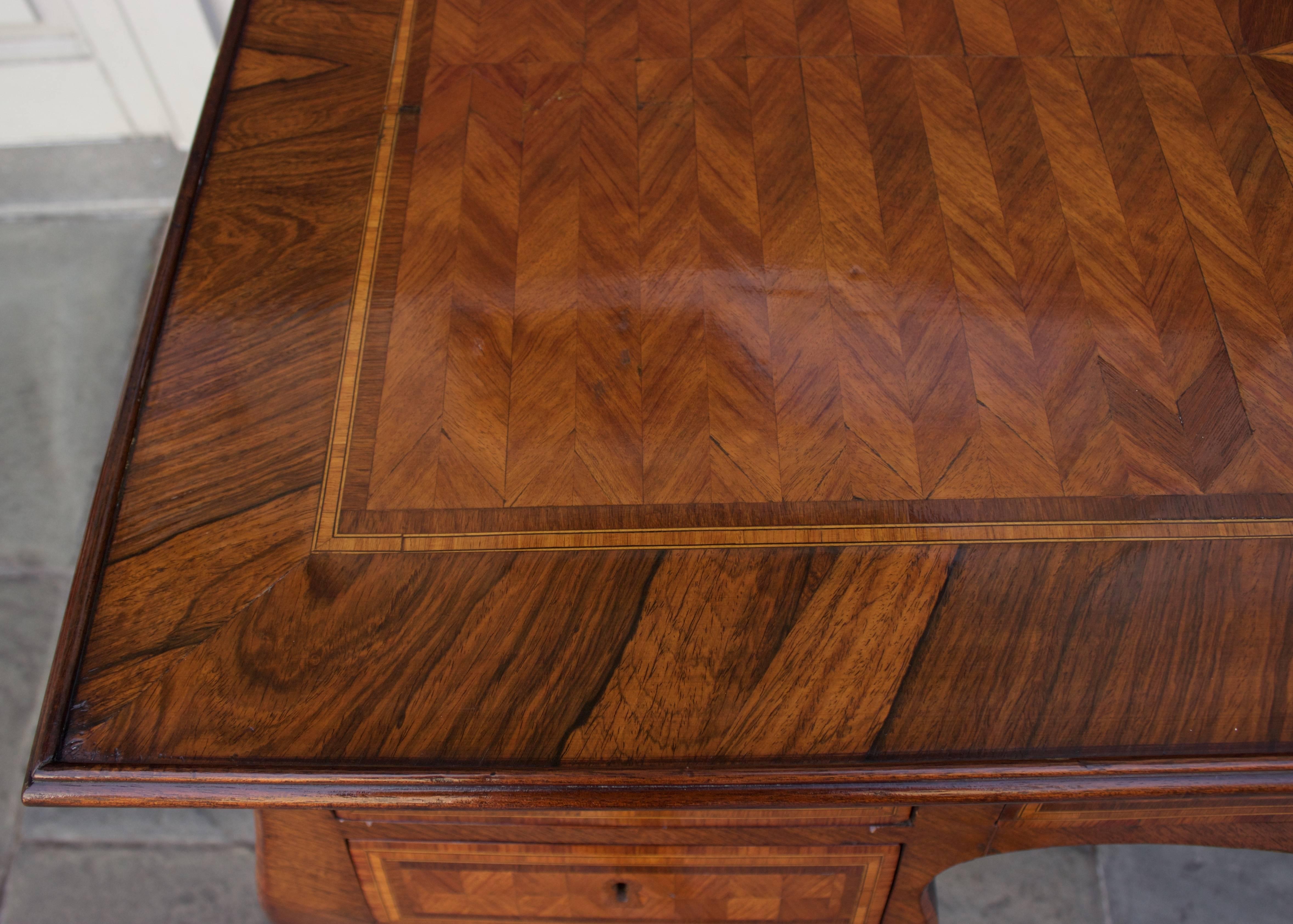 Naples Central Walnut and Kingwood Inlaid Desk In Good Condition In Charleston, SC