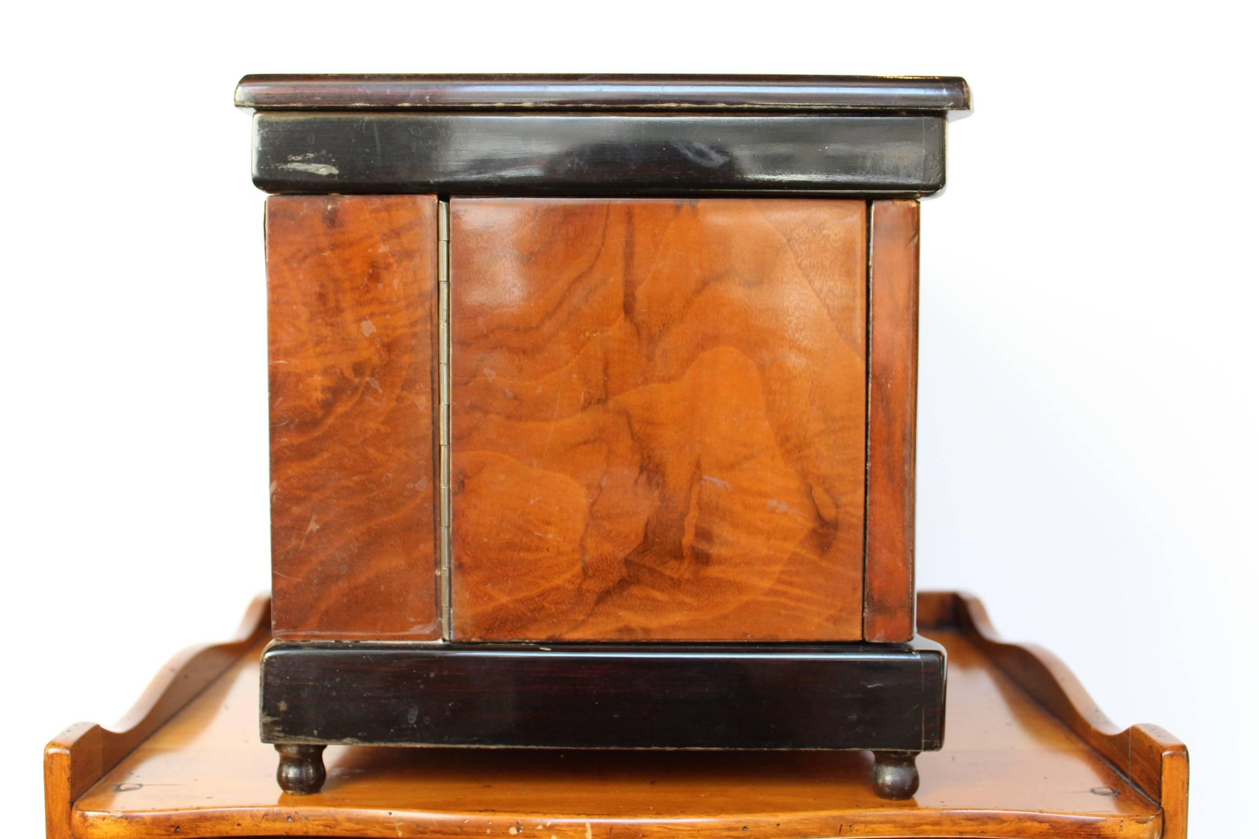 19th Century French Cave a Liqueurs or Tantalus In Good Condition For Sale In Charleston, SC