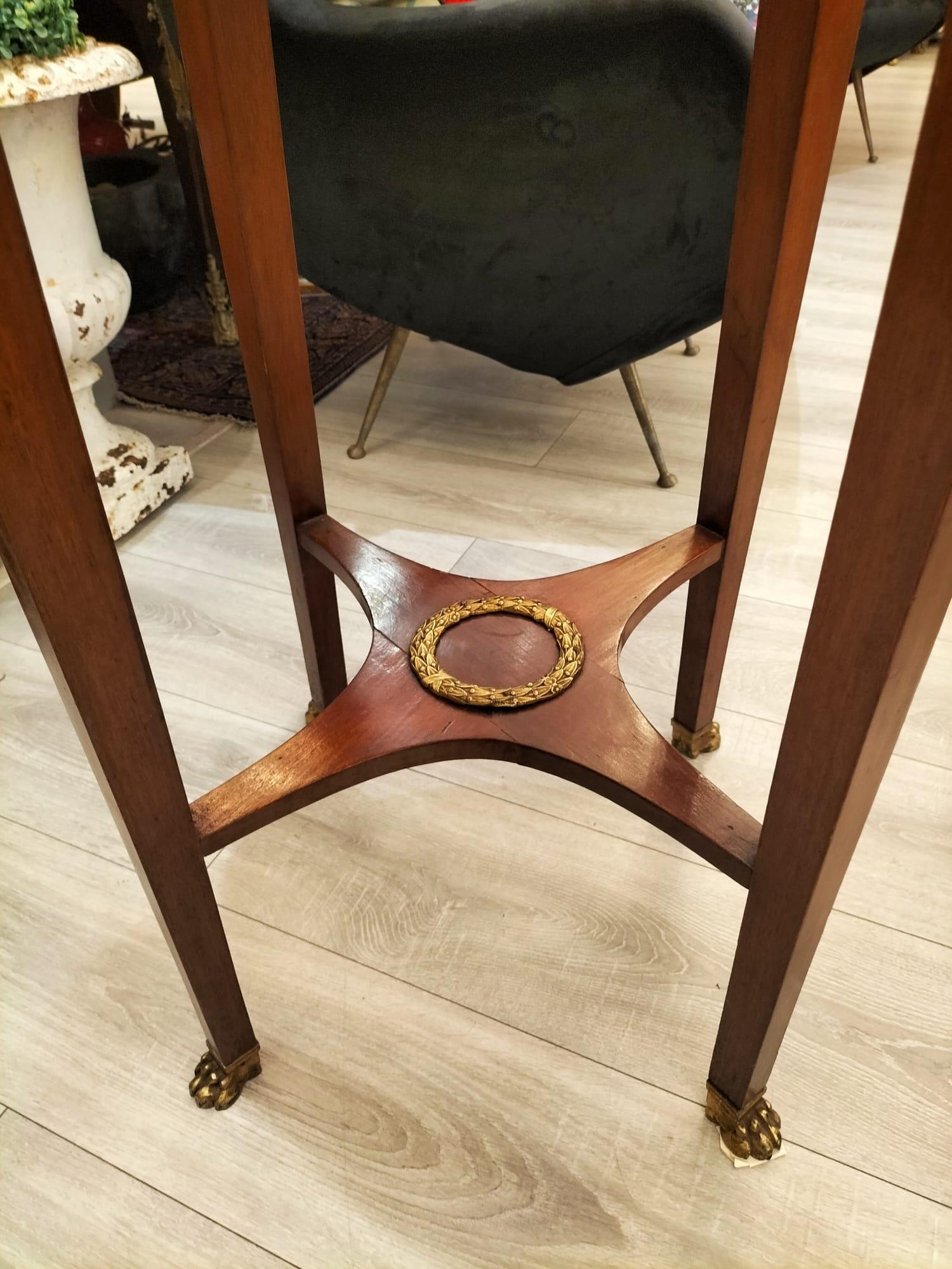 19th Century French Empire Marble Top Oval Side Table, Circa 1800 In Good Condition For Sale In NICE, FR