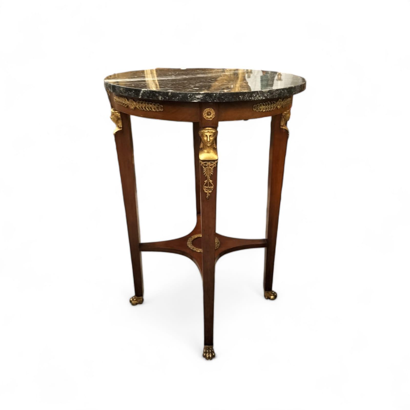 Presenting you this Empire gueridon in mahogany from the Napoleon I period. 

Boasting a veined black marble top resting on four spindle legs ending in gilded bronze claws, this gueridon also features heavy decorations of palmettes, laurel wreaths,