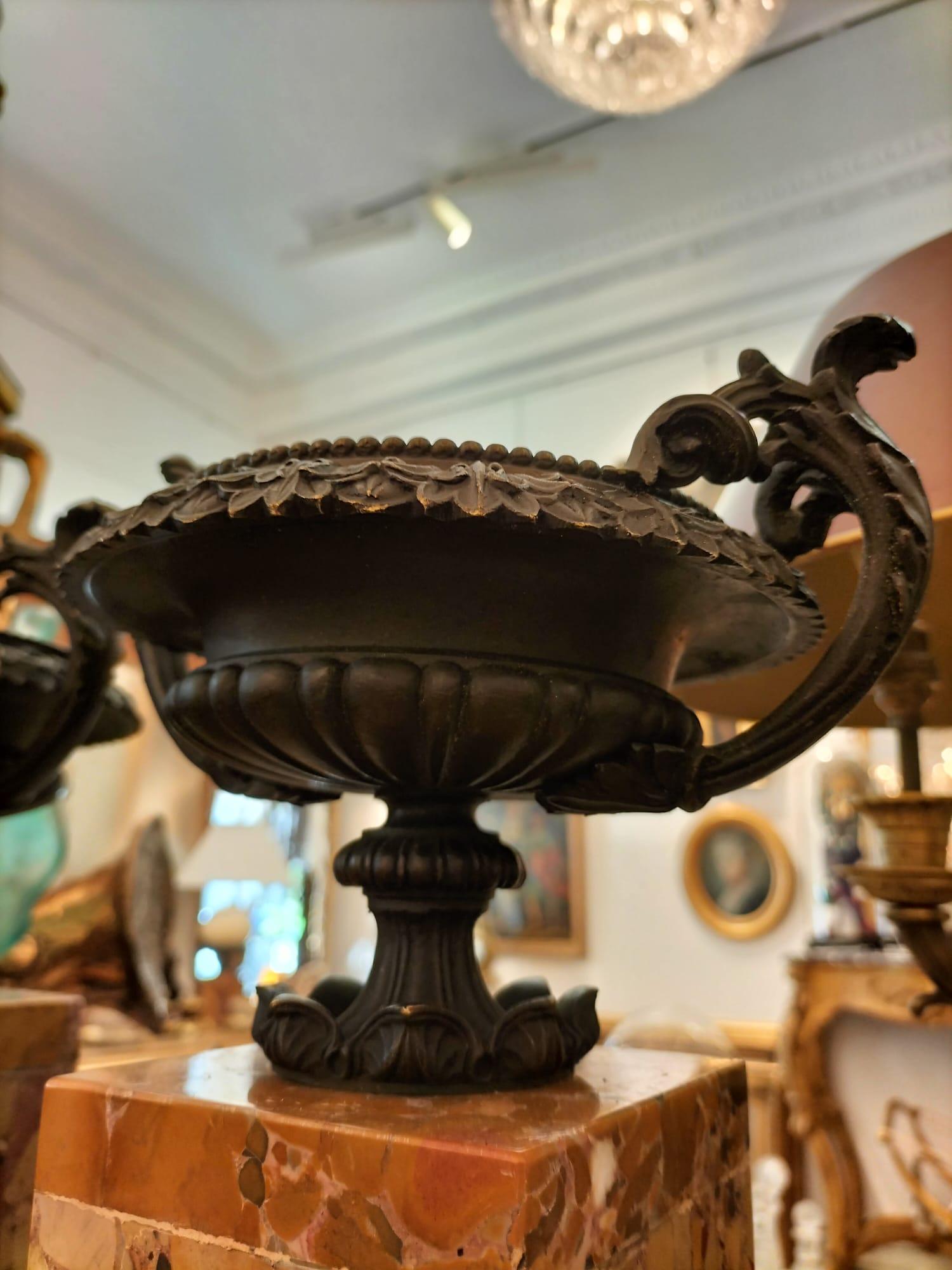 19th Century Pair of Empire Cups Mounted on a Marble Base In Good Condition For Sale In NICE, FR