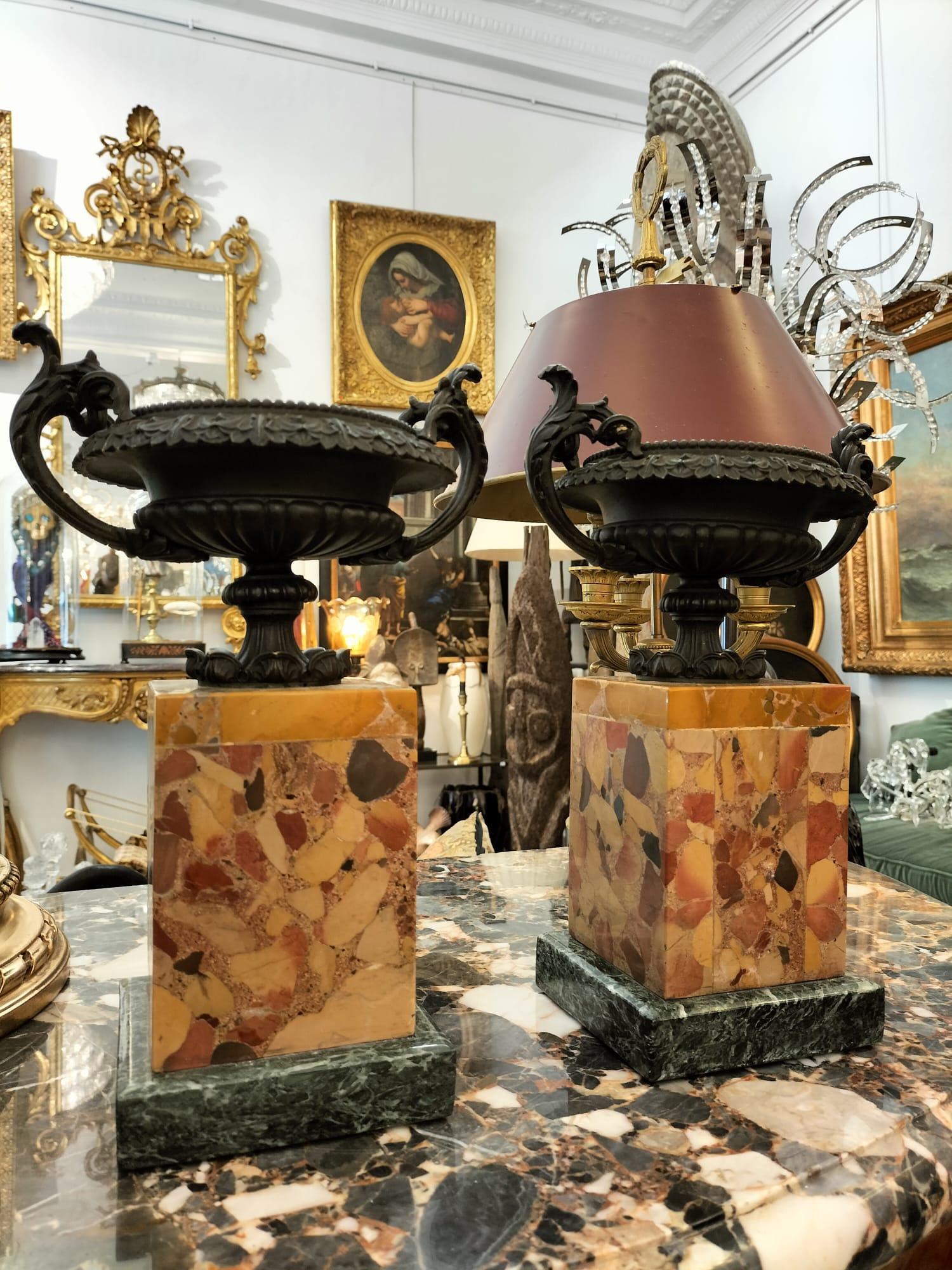 19th Century Pair of Empire Cups Mounted on a Marble Base For Sale 4