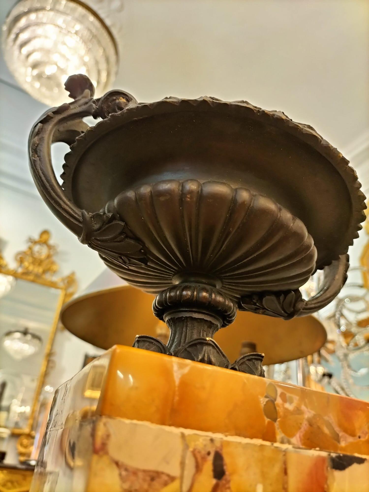 19th Century Pair of Empire Cups Mounted on a Marble Base For Sale 2