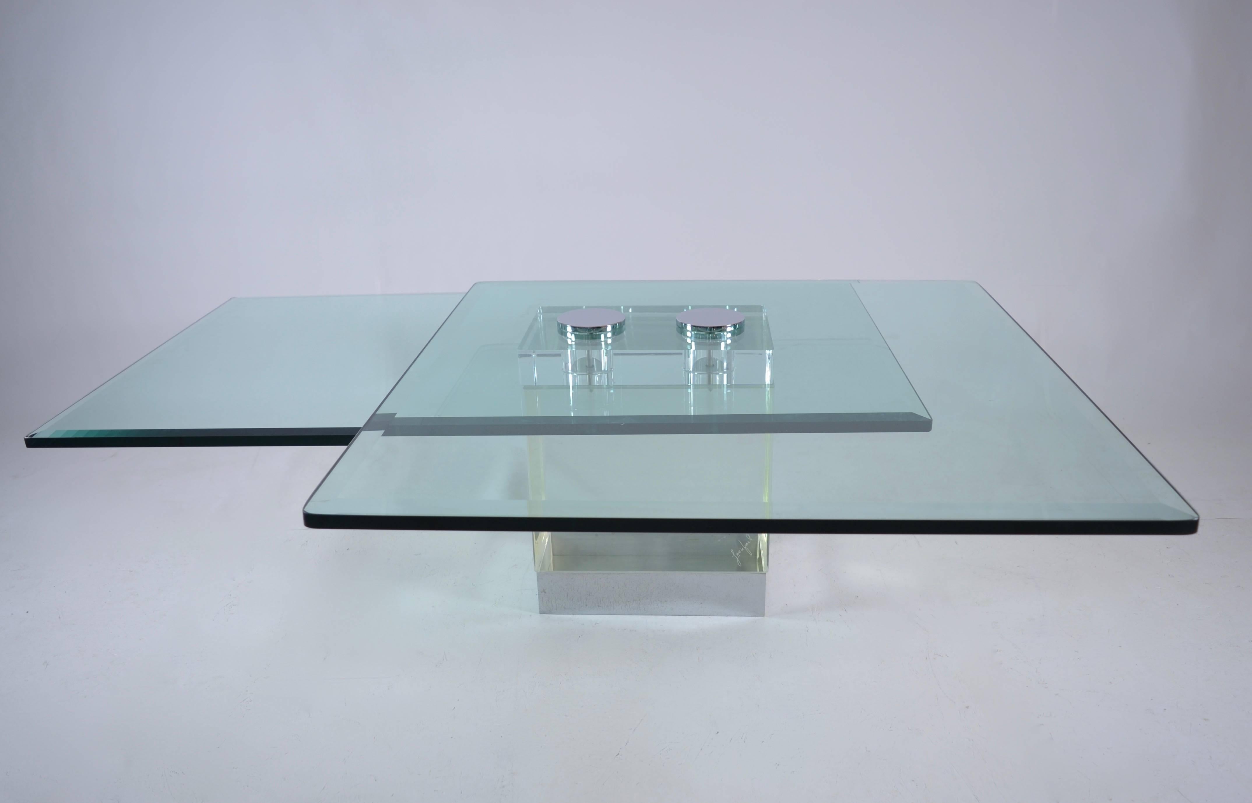 Dramatic two-level table with overlapping 3/4