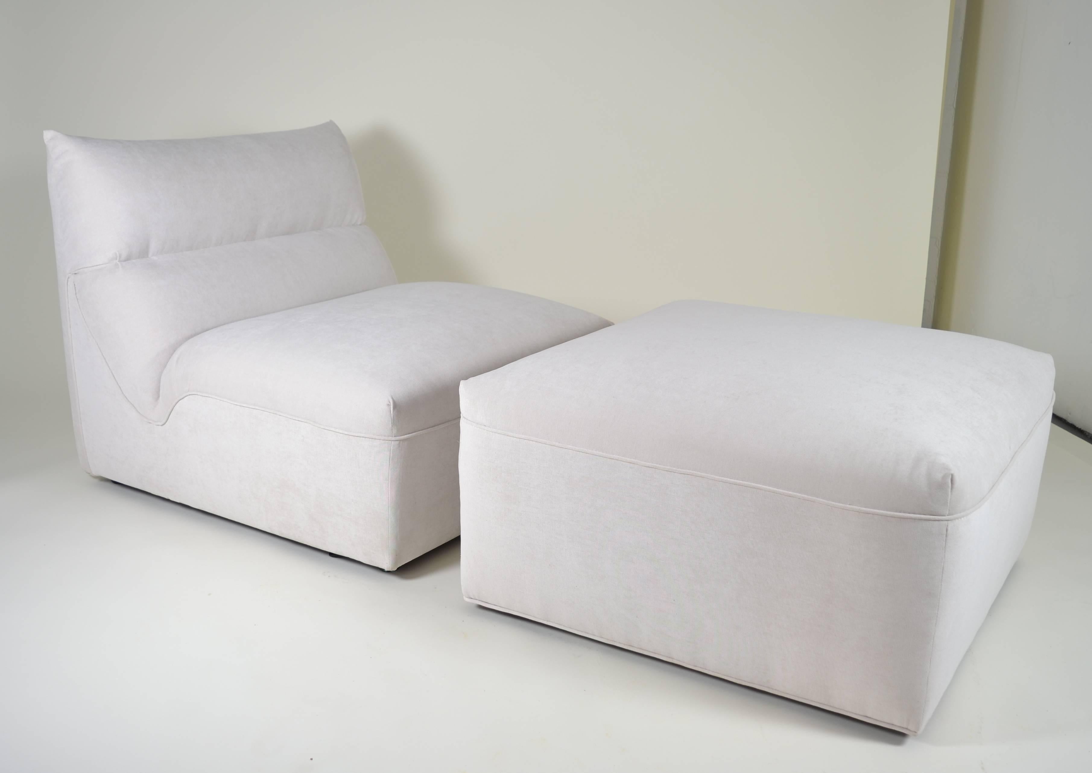Designed by Guido Falescyhini; manufactured by i4 Mariani for Pace Collection. Large and comfortable and super stylish lounge chair and matching ottoman. Newly upholstered in very low nap off-white velvet. Excellent condition. Chair measures: Width