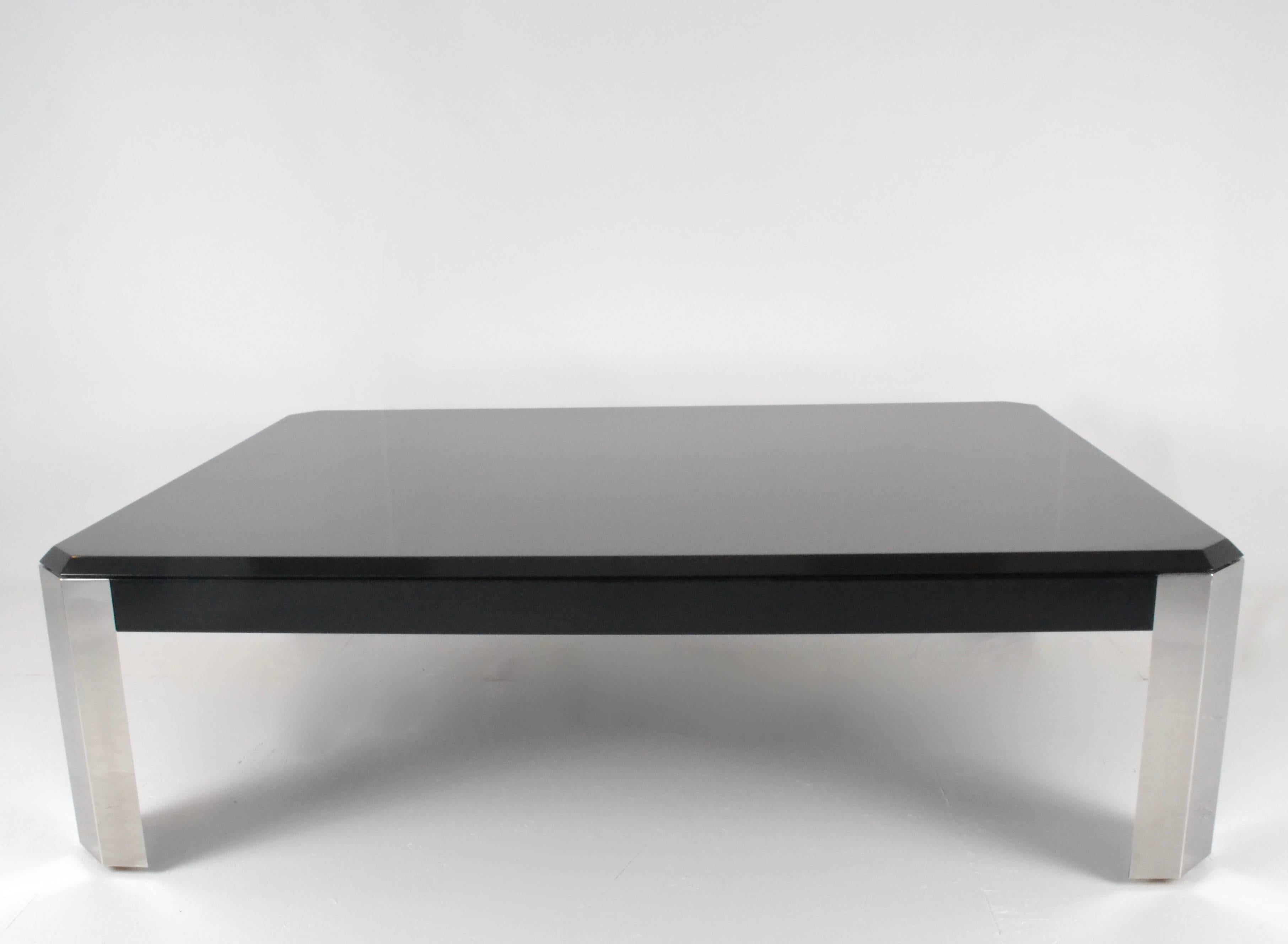 Great size and elegant presentation in high gloss black lacquer with polished steel legs. Newly lacquered. 
