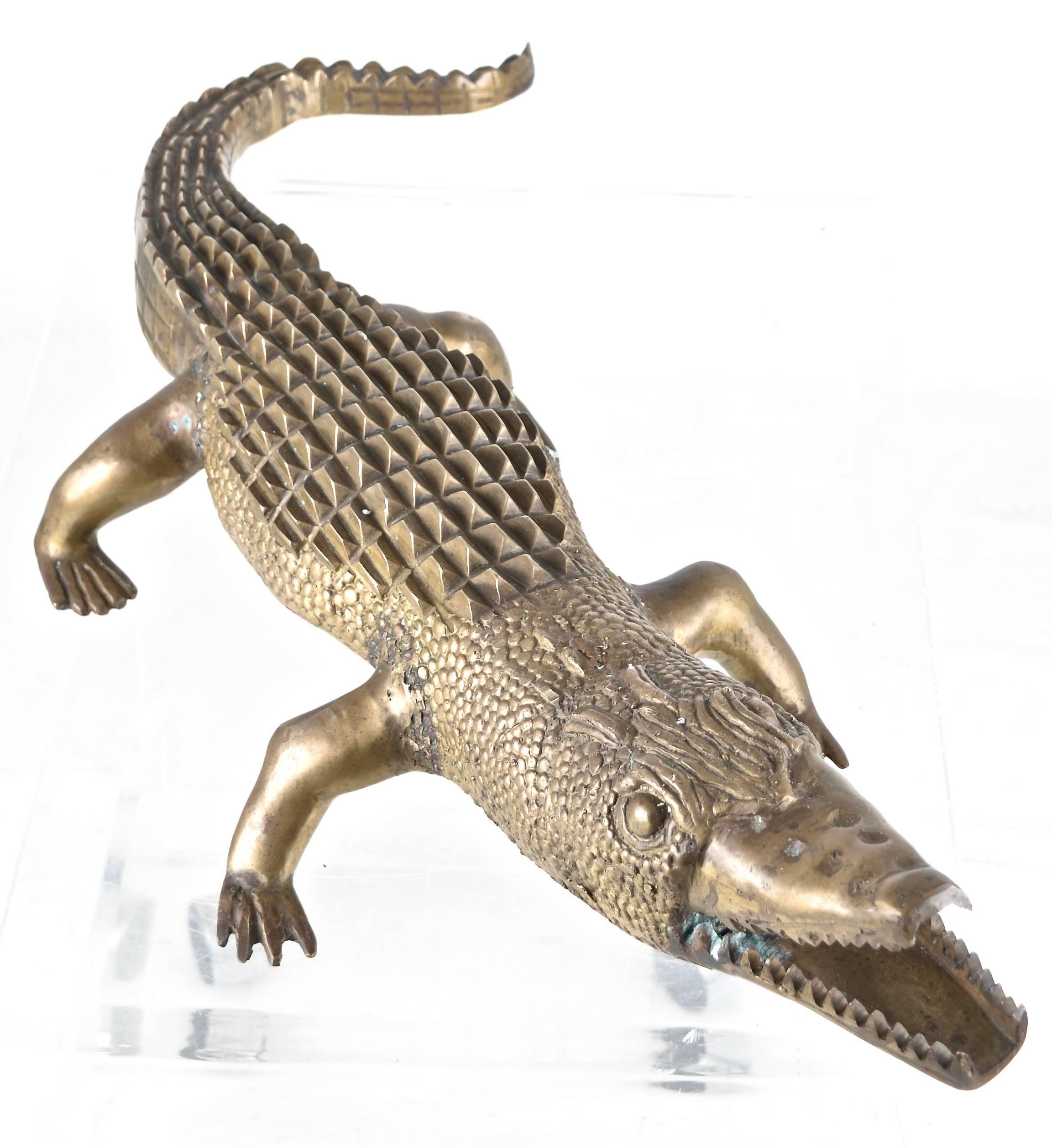 metal alligator sculpture