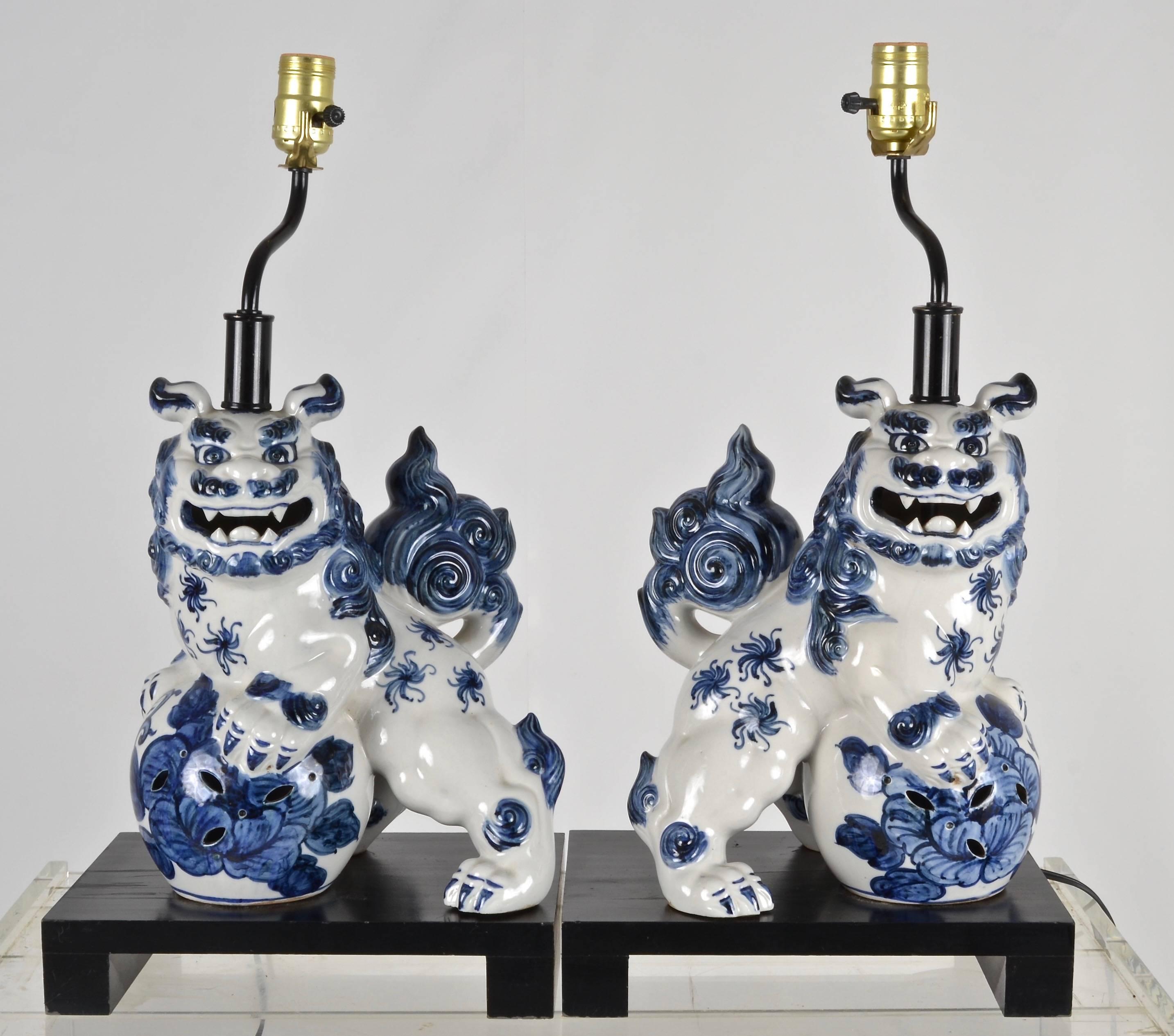 Late 20th Century Pair of Vintage Foo Dog Lamps
