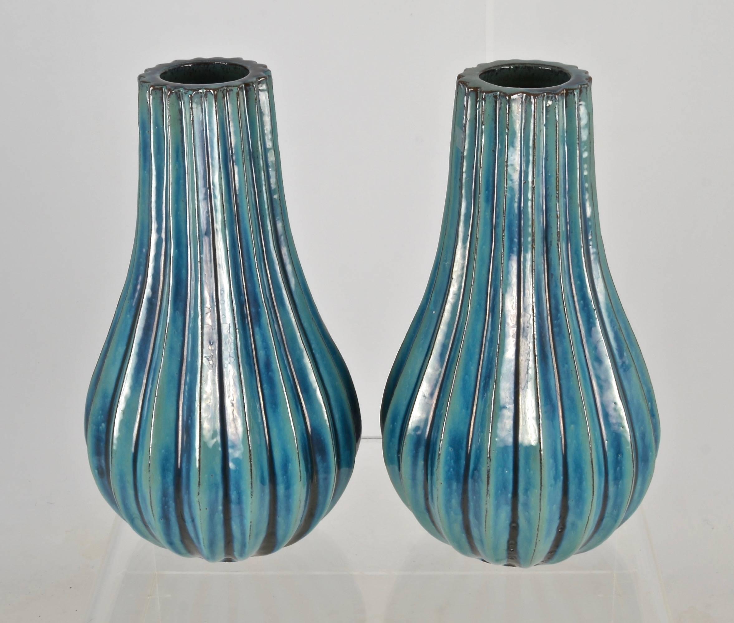 Just great color and form. Good size at 20 inches height and 10 inches diameter.