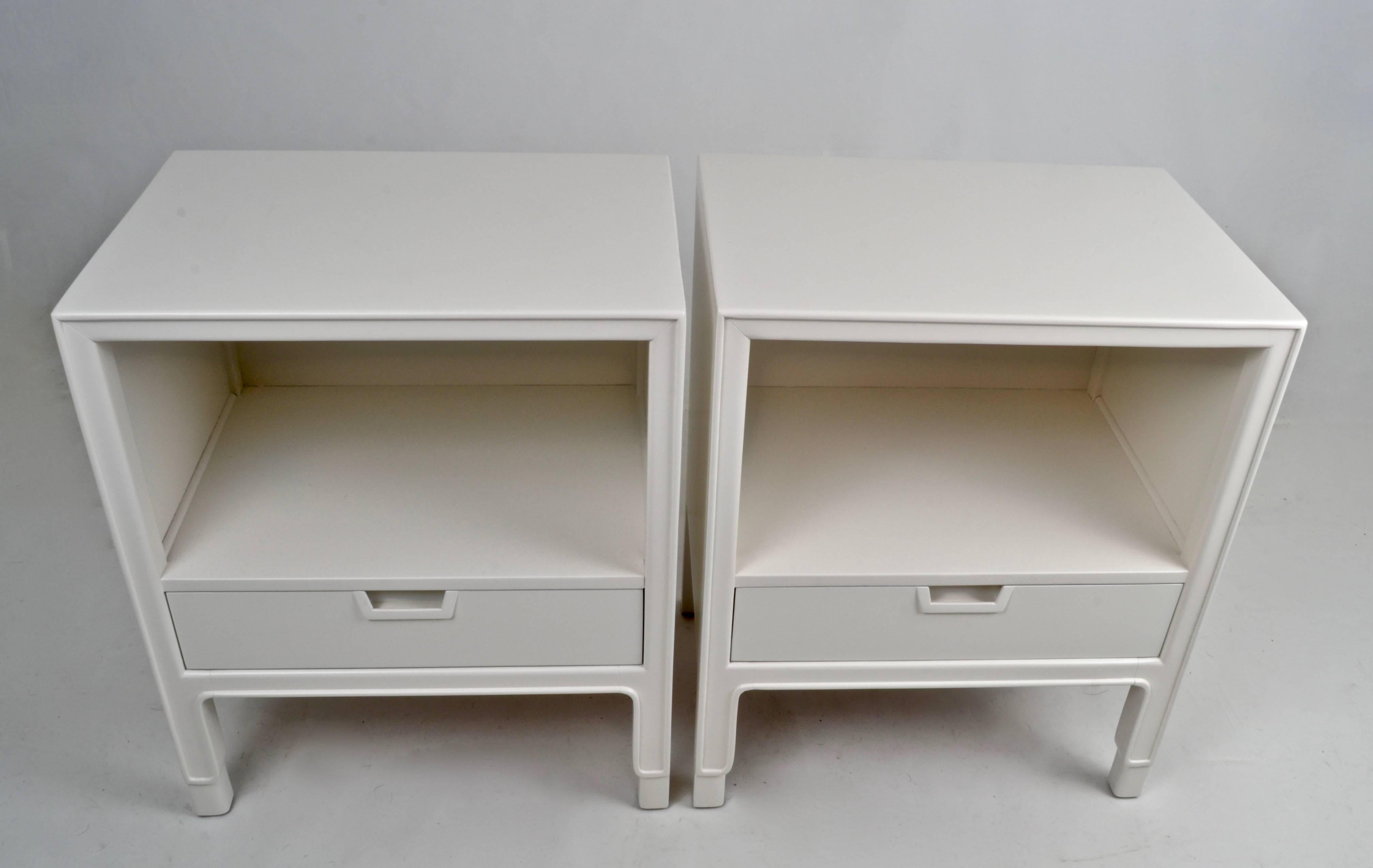 A quality pair of end table or nightstands newly lacquered in dove white satin finish. Nice size in excellent refinished condition.