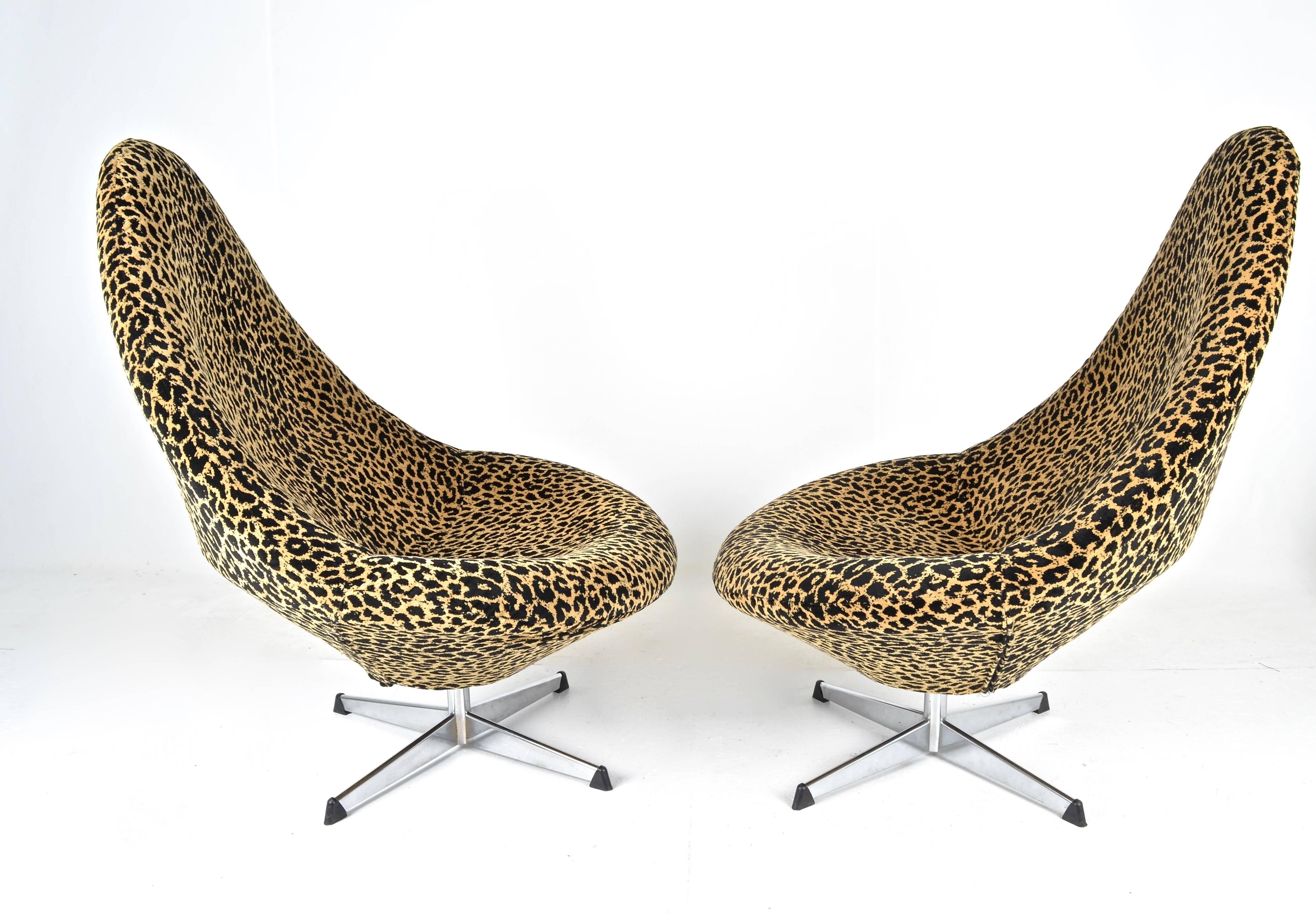 American Pair of 1960s Swivel Chairs in Leopard