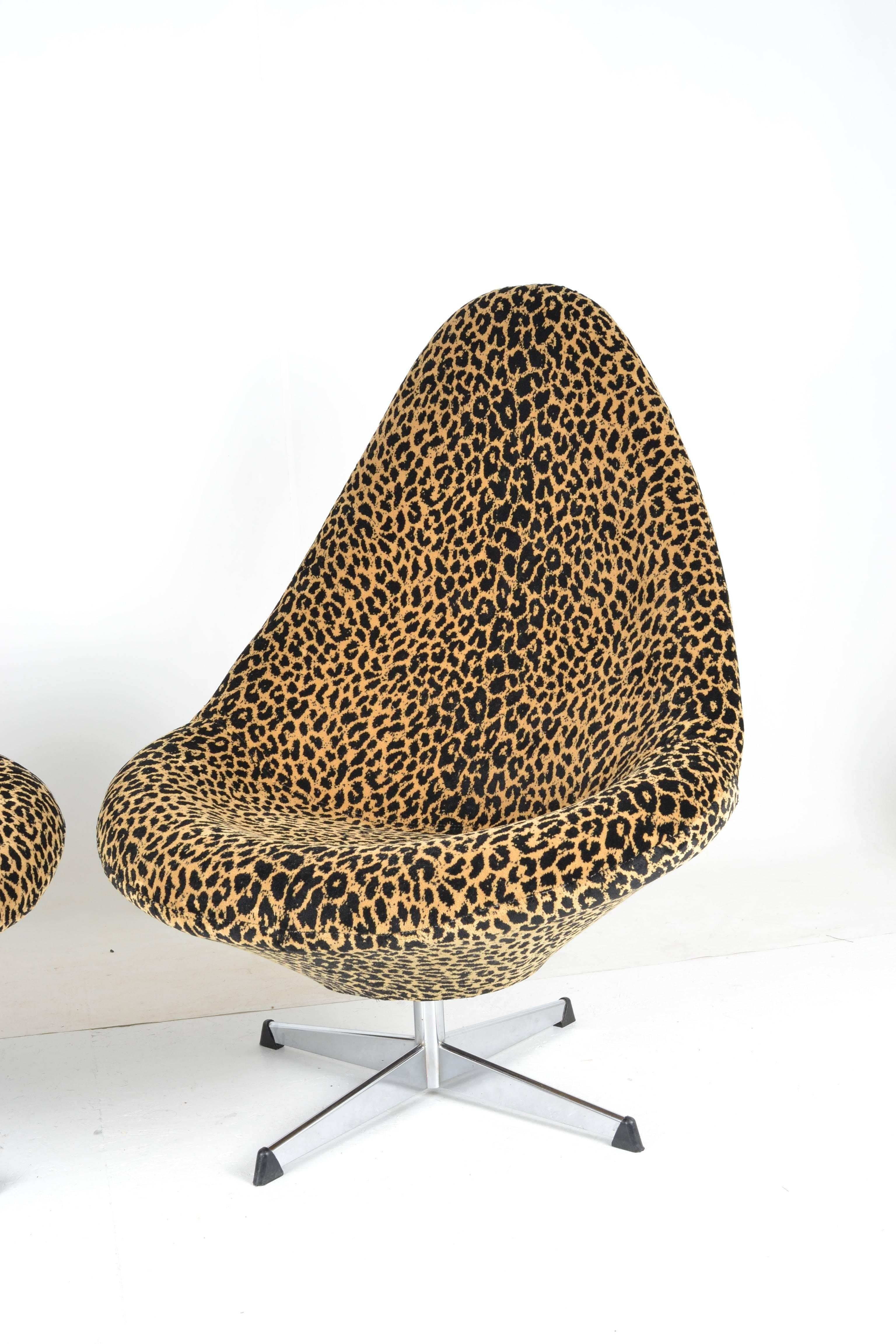 Pair of 1960s Swivel Chairs in Leopard In Excellent Condition In Norwalk, CT