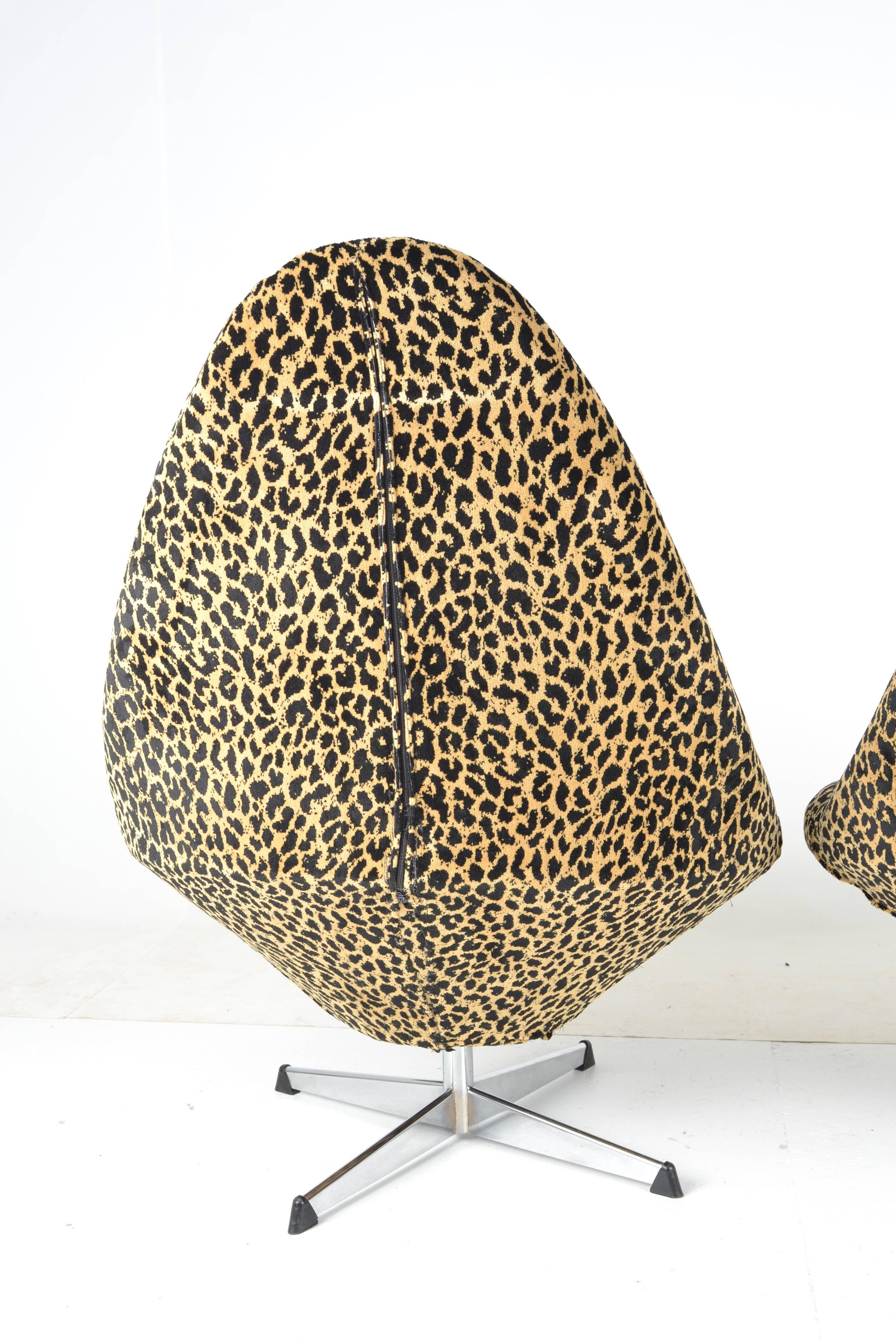 Mid-20th Century Pair of 1960s Swivel Chairs in Leopard