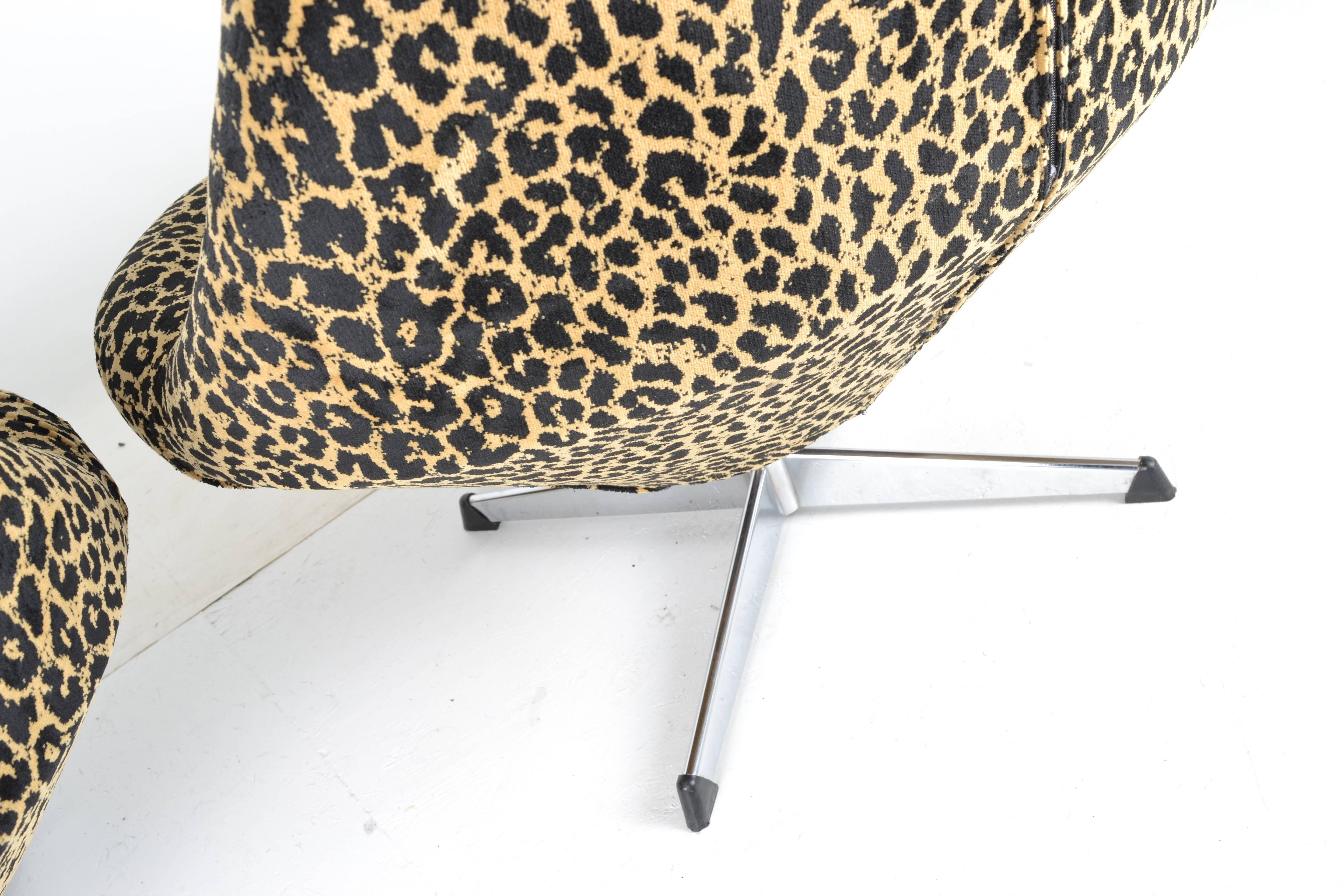 Pair of 1960s Swivel Chairs in Leopard 3