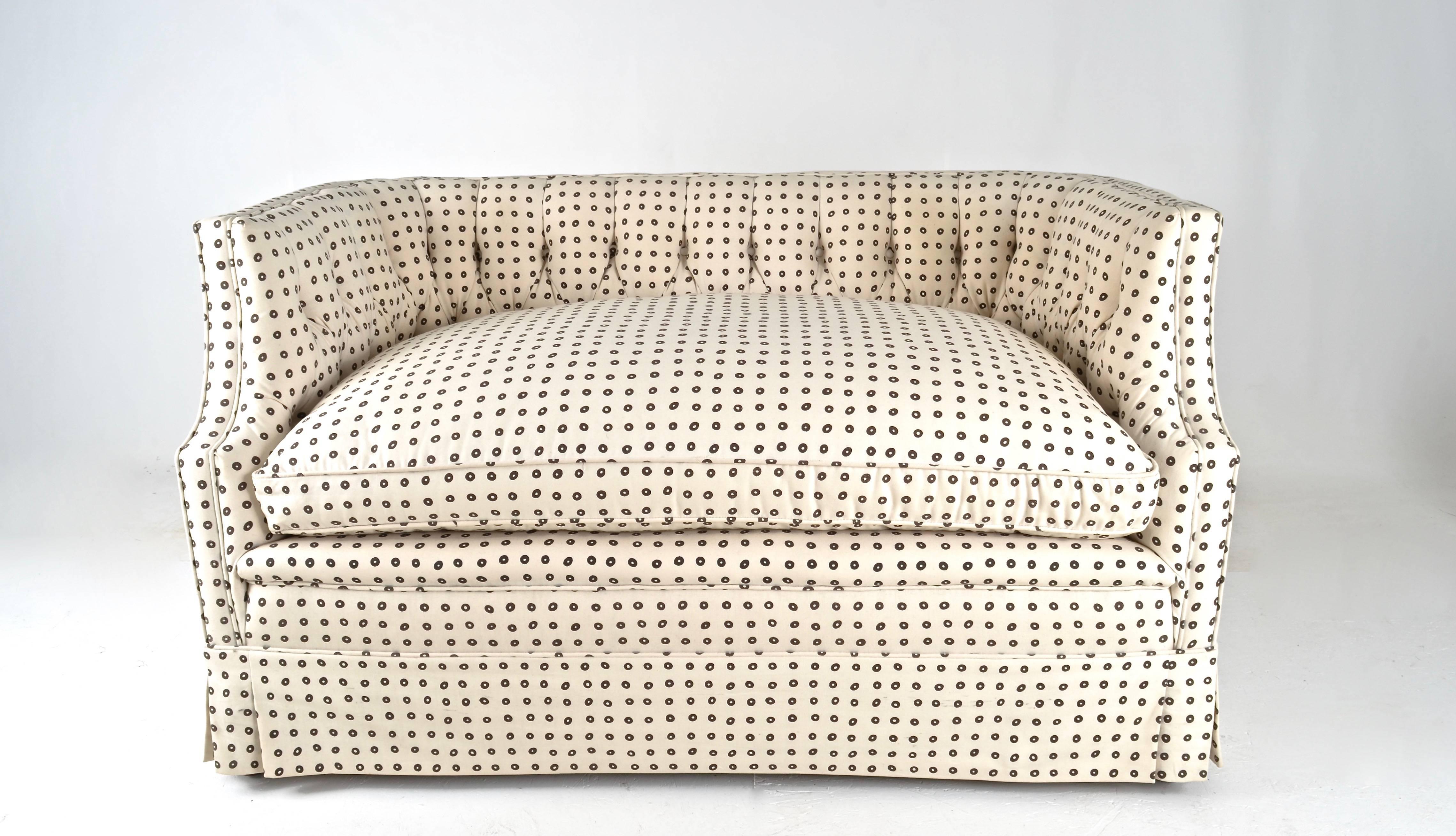 Vintage Tufted Back Loveseat In Excellent Condition In Norwalk, CT