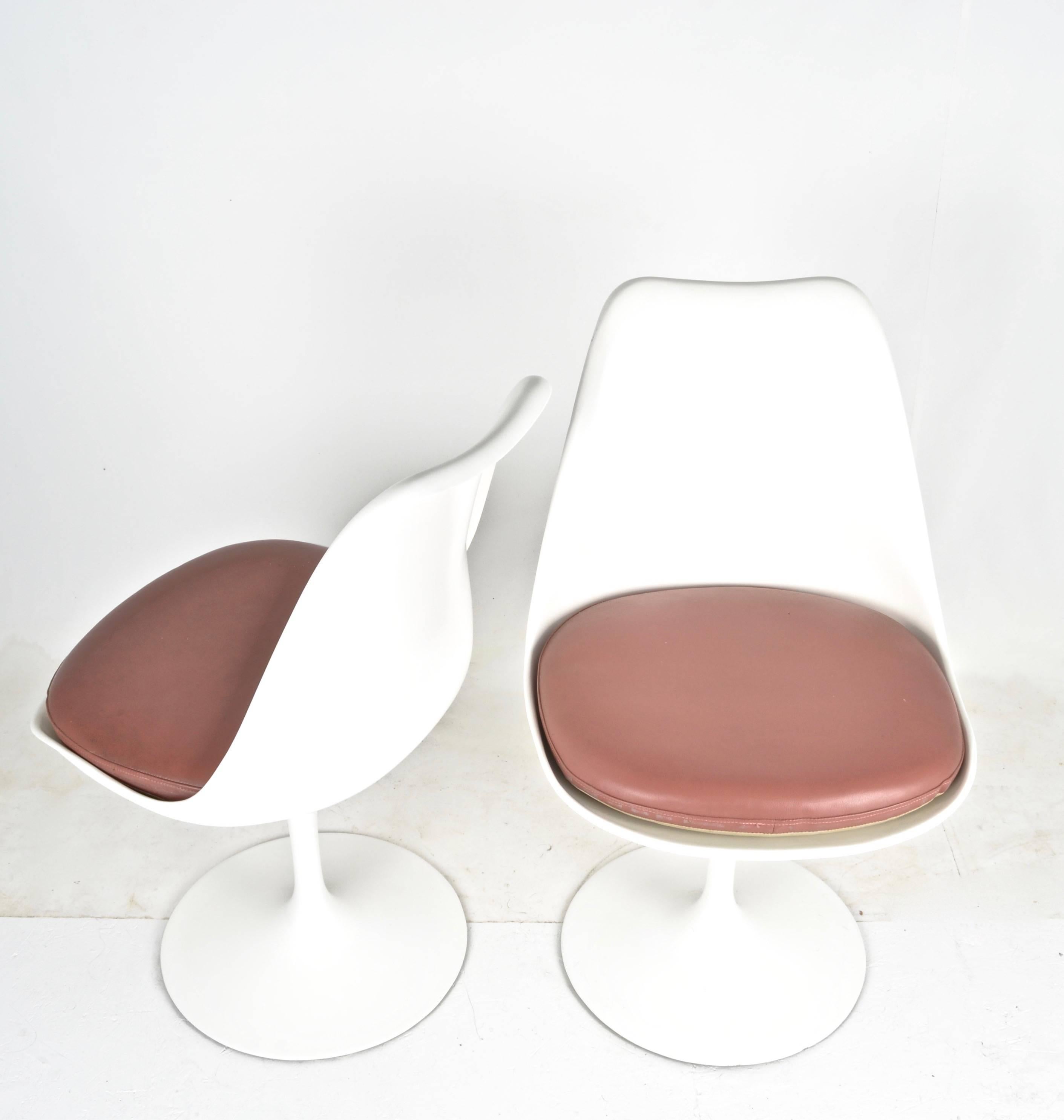 Mid-Century Modern Set of Four Vintage Saarinen Swivel Chairs