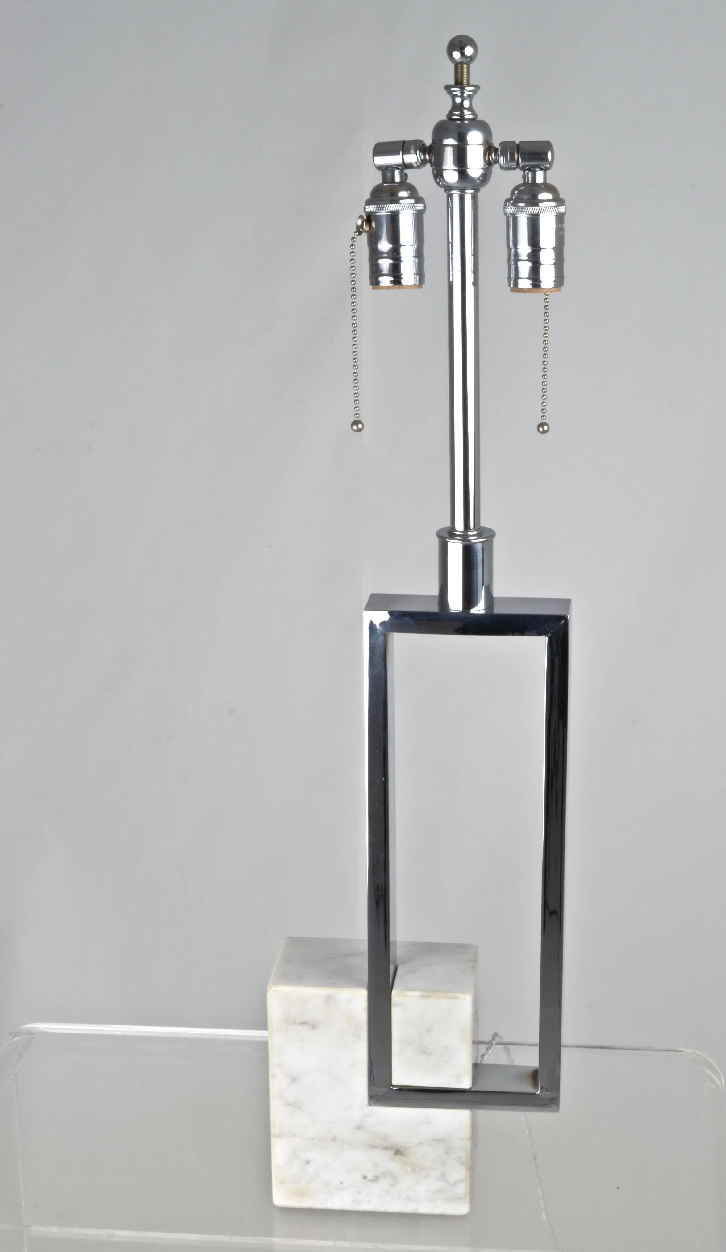 Lampe moderniste en chrome et marbre, années 1960 Excellent état - En vente à Norwalk, CT