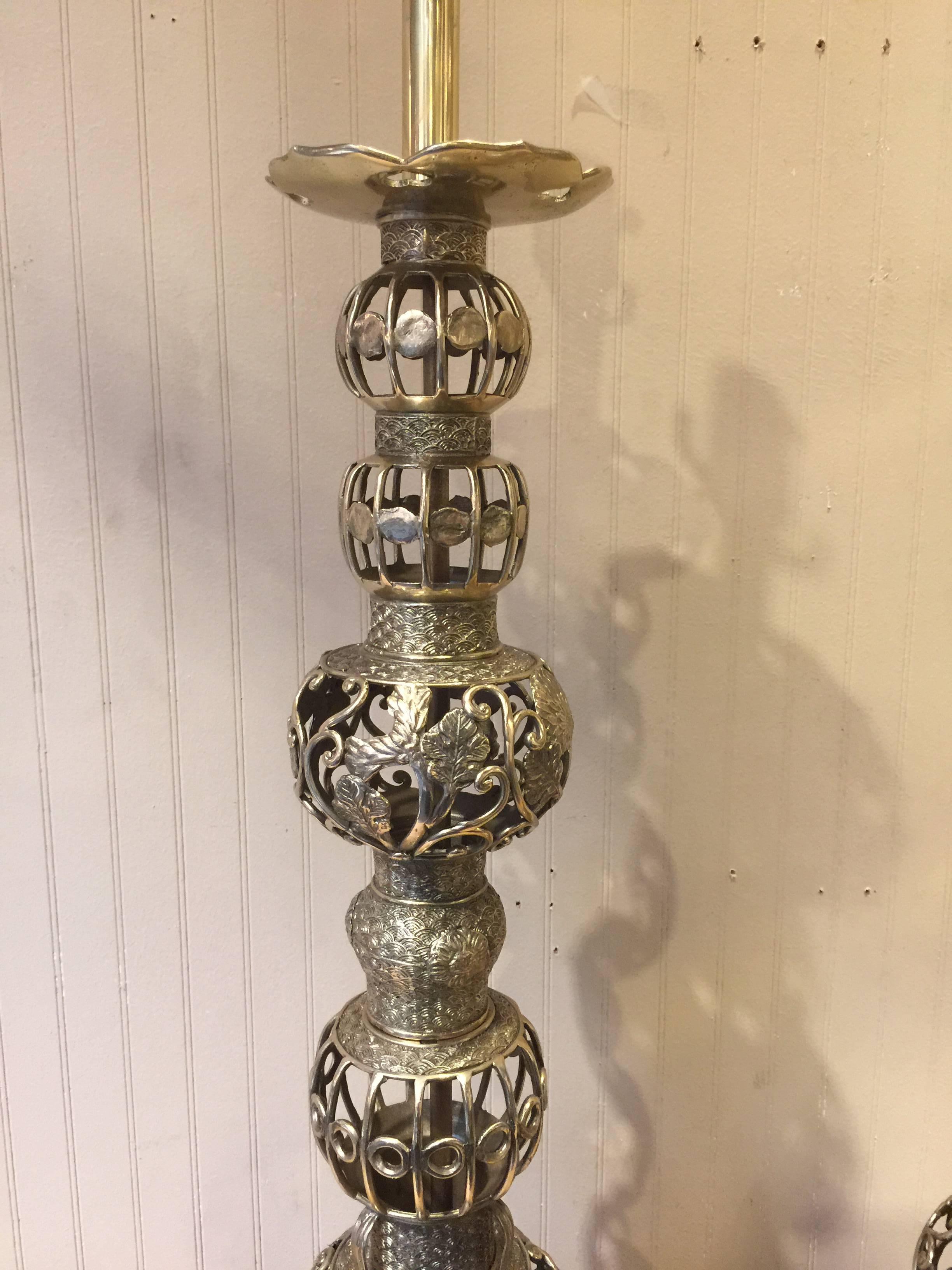 Mid-Century Modern Pair of Large Chinese Brass Table Lamps For Sale
