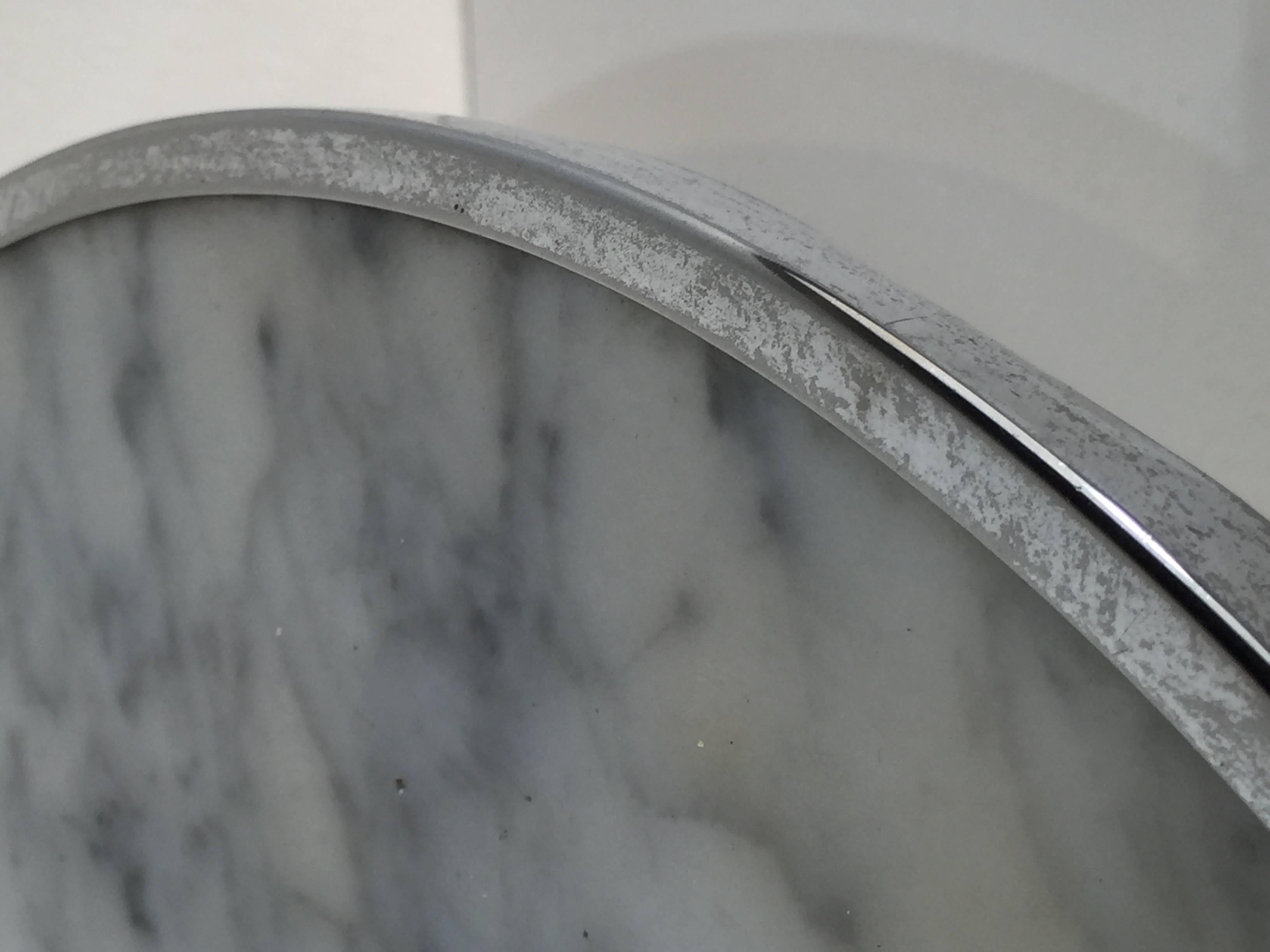 French bistro hotel silver and marble tazza, of circular form with inset Carrara marble slab, with 3