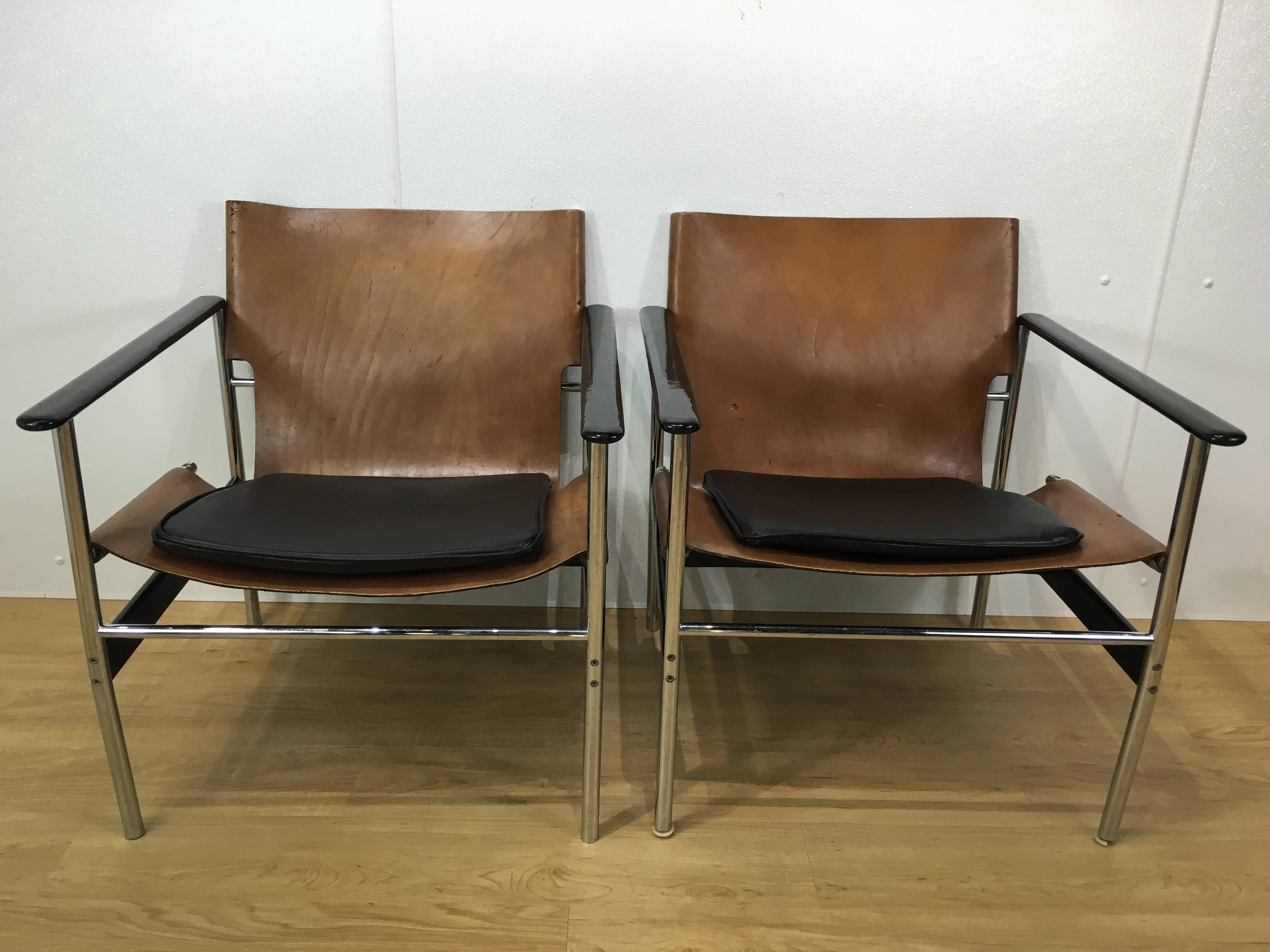 Pair of lounge chairs by Charles Pollock for Knoll.