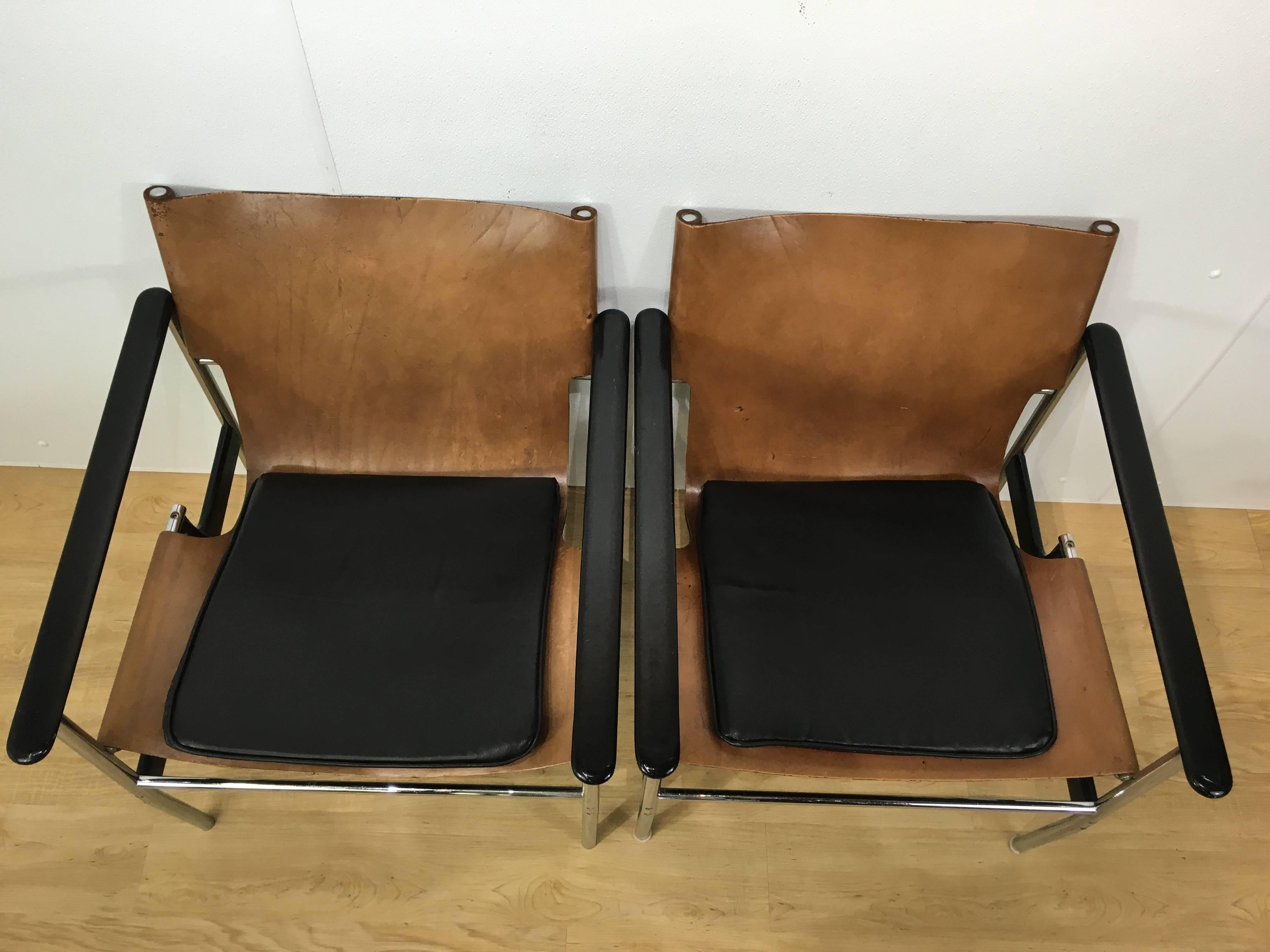 Pair of Lounge Chairs by Charles Pollock for Knoll In Good Condition In Oaks, PA