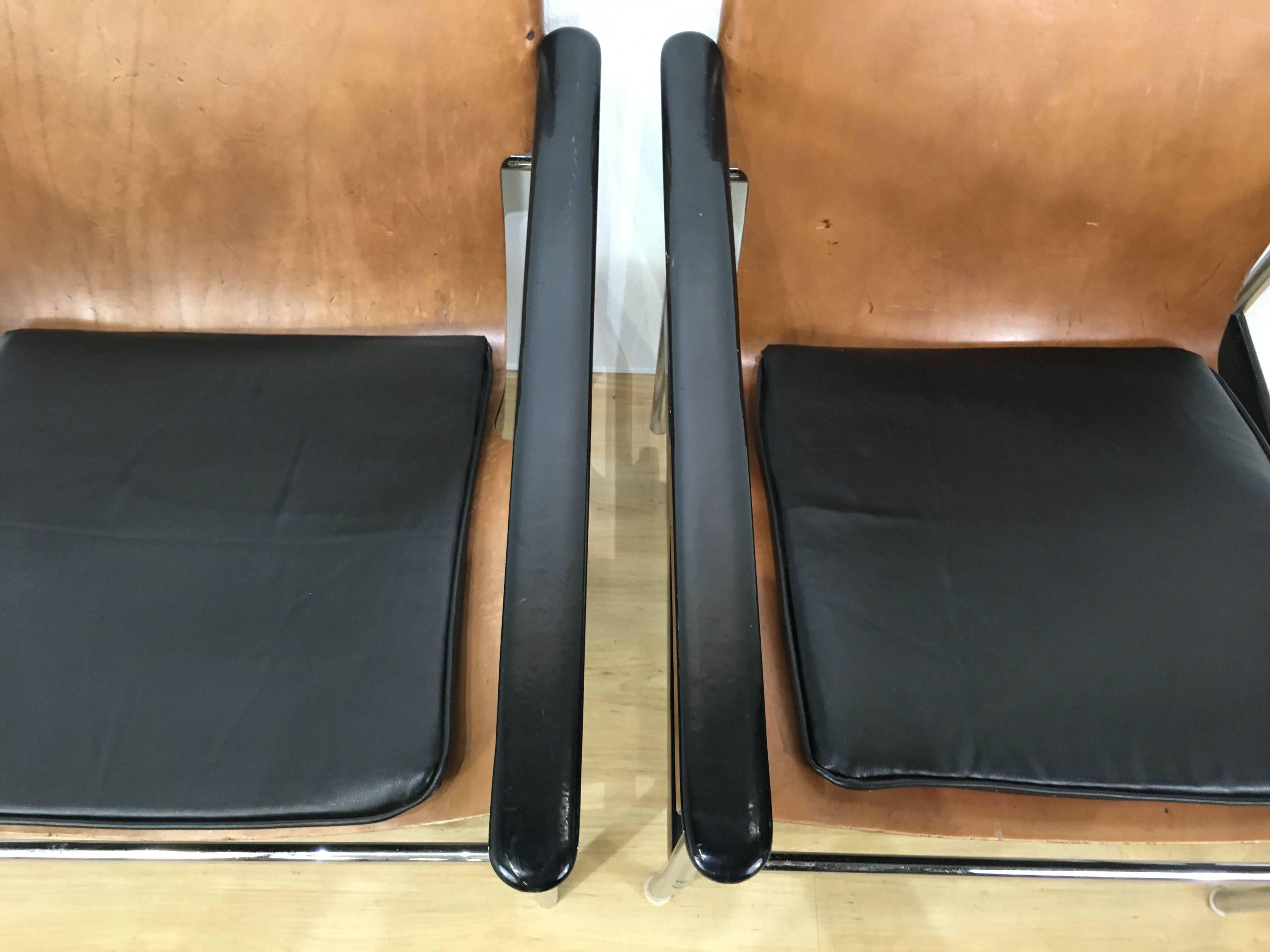 Late 20th Century Pair of Lounge Chairs by Charles Pollock for Knoll