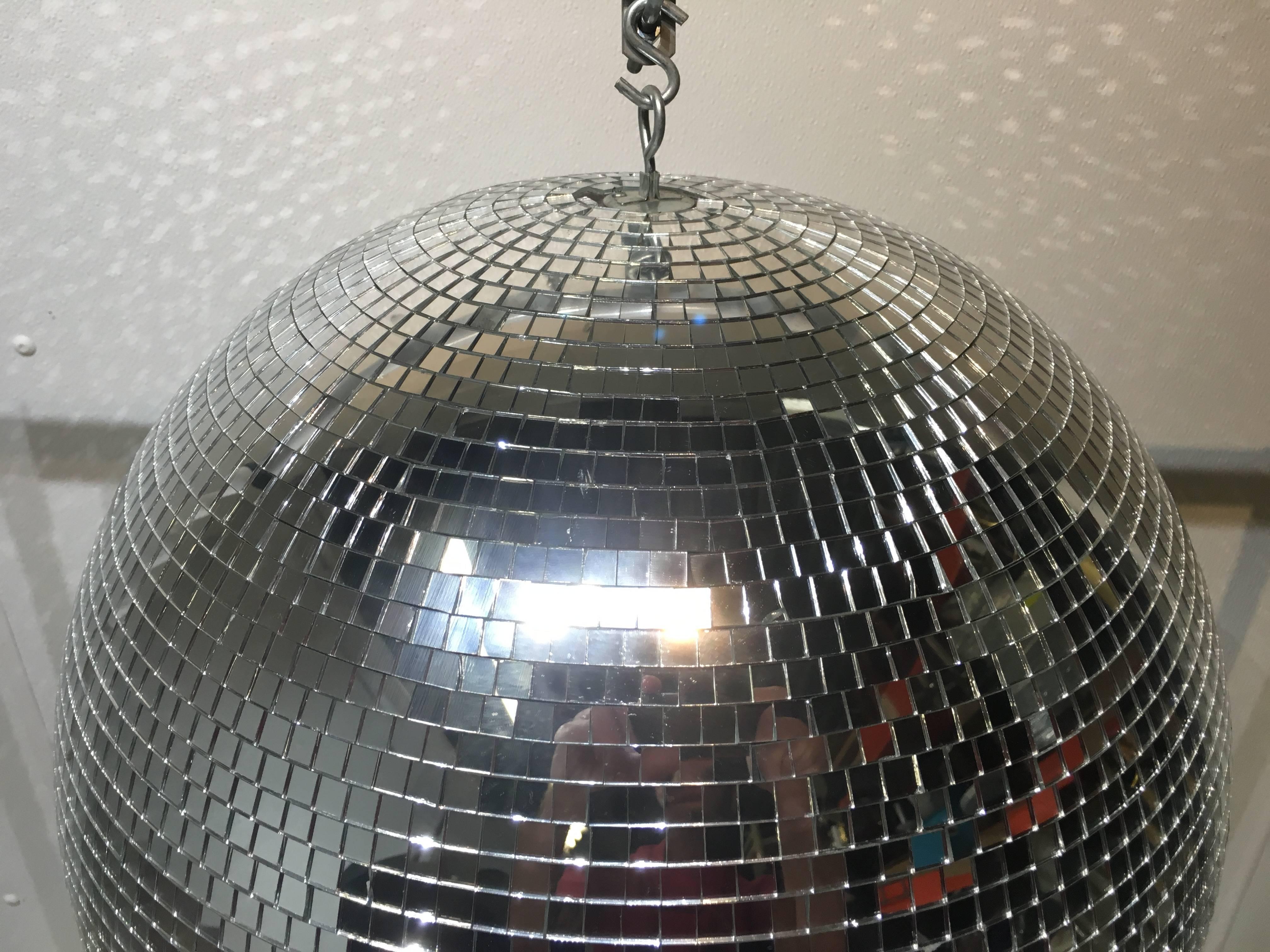 Vintage 1970s disco ball. Excellent vintage condition. Projects amazing facets from mirrored pieces and a great large size.