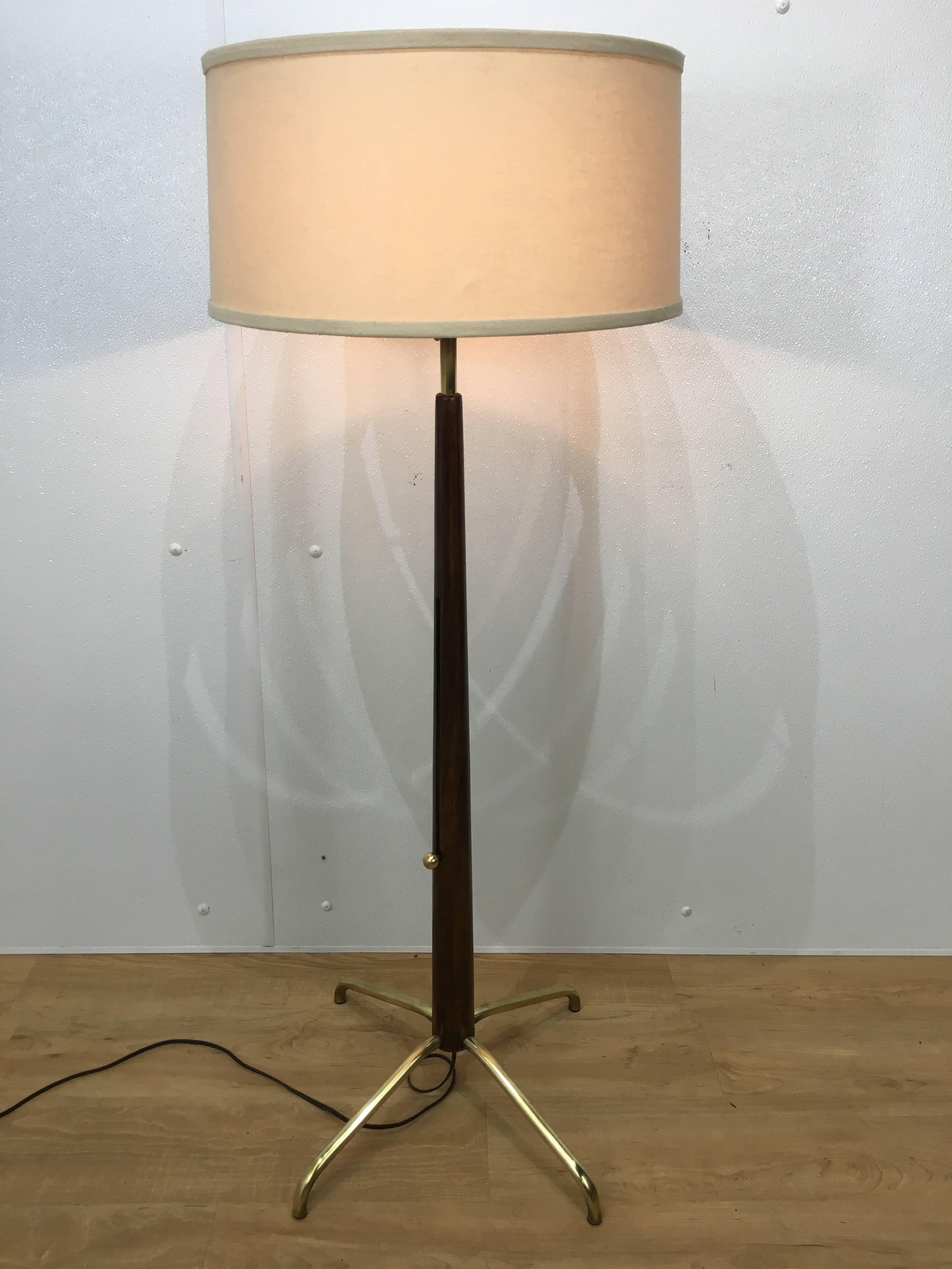 Robsjohn- Gibbons Stye Adjustable Mid-Century Floor Lamp brass and wood adjustable floor lamp. Body of wood base has a adjustable mechanism (adjusts from 45
