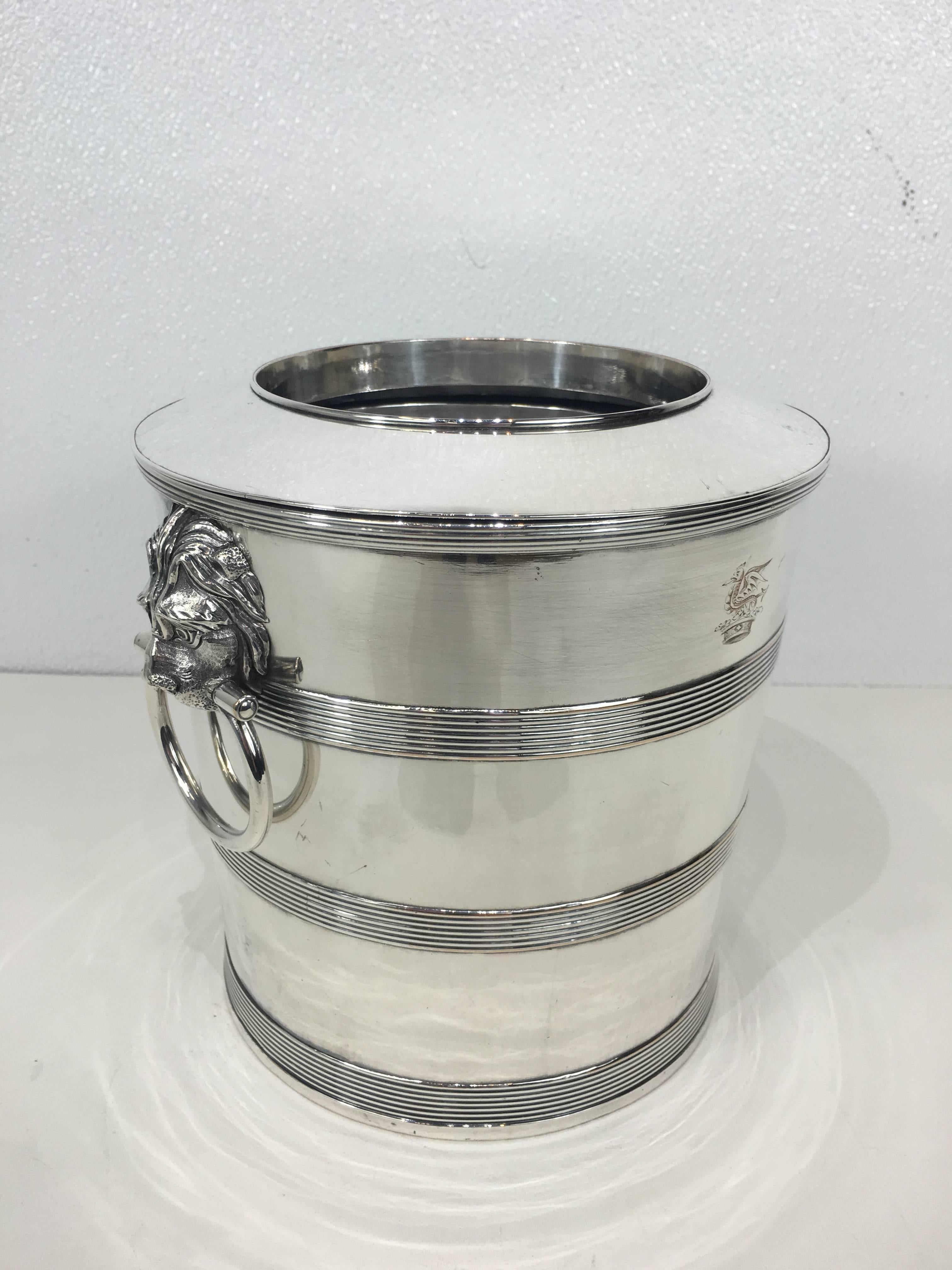 Regency Sheffield plated wine bucket of pail form with removable liner and twin lion handles, engraved with family crest of a Dragon & Crown.

This early 19th century wine bucket has a Middle-Ages heraldic crest of the Dragon and Crown.
The