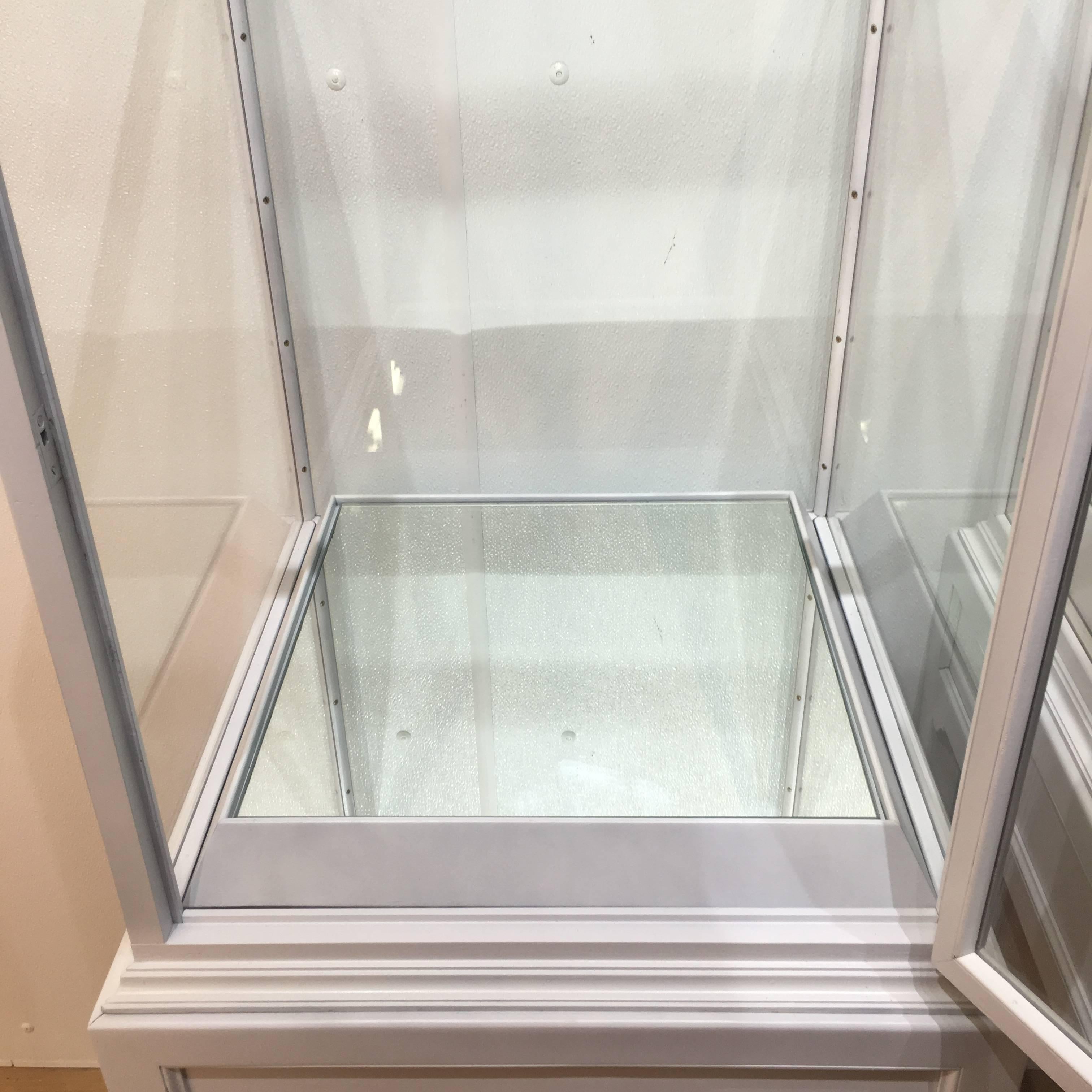 Pair of White Lacquered Display Cases 1
