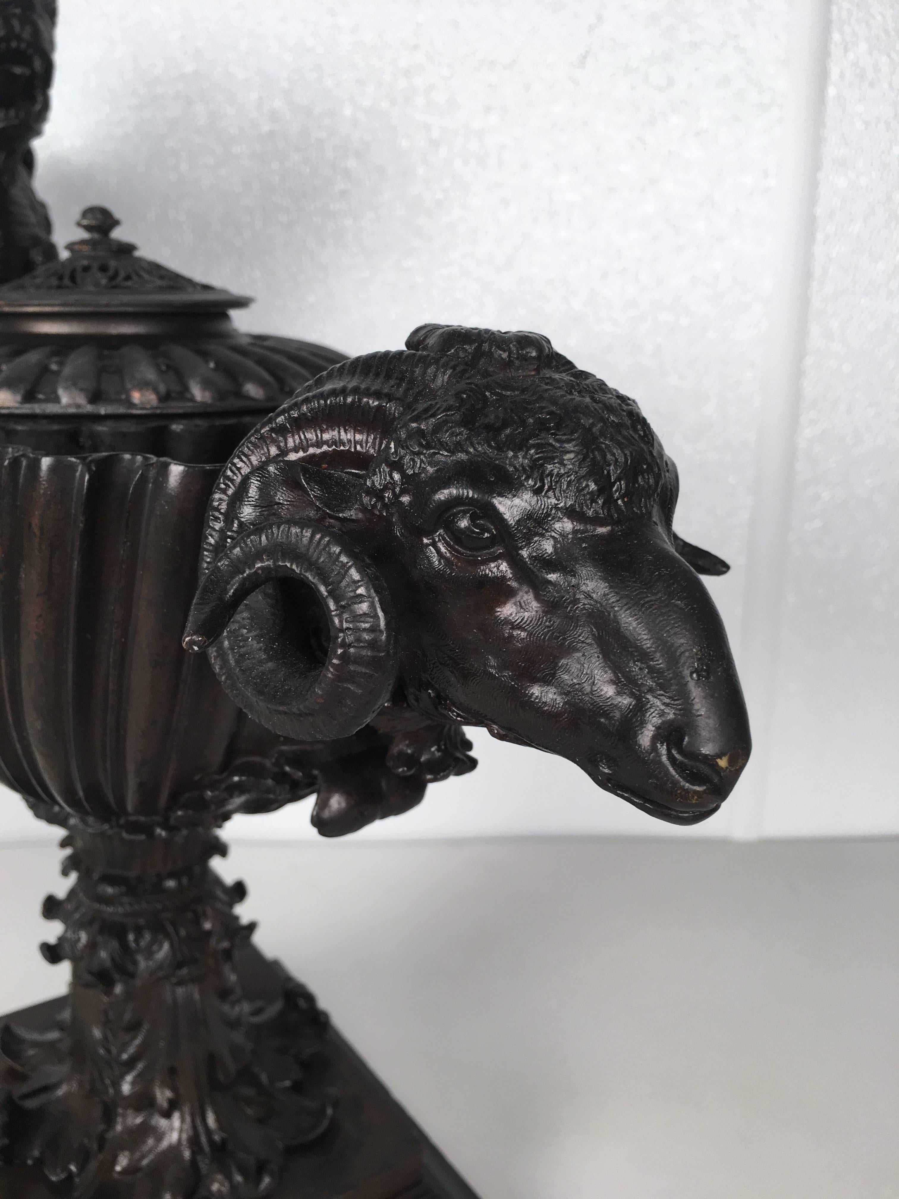 Carved Italian Bronze Oil Lamp Founderia Nelli, Roma, after the Antique