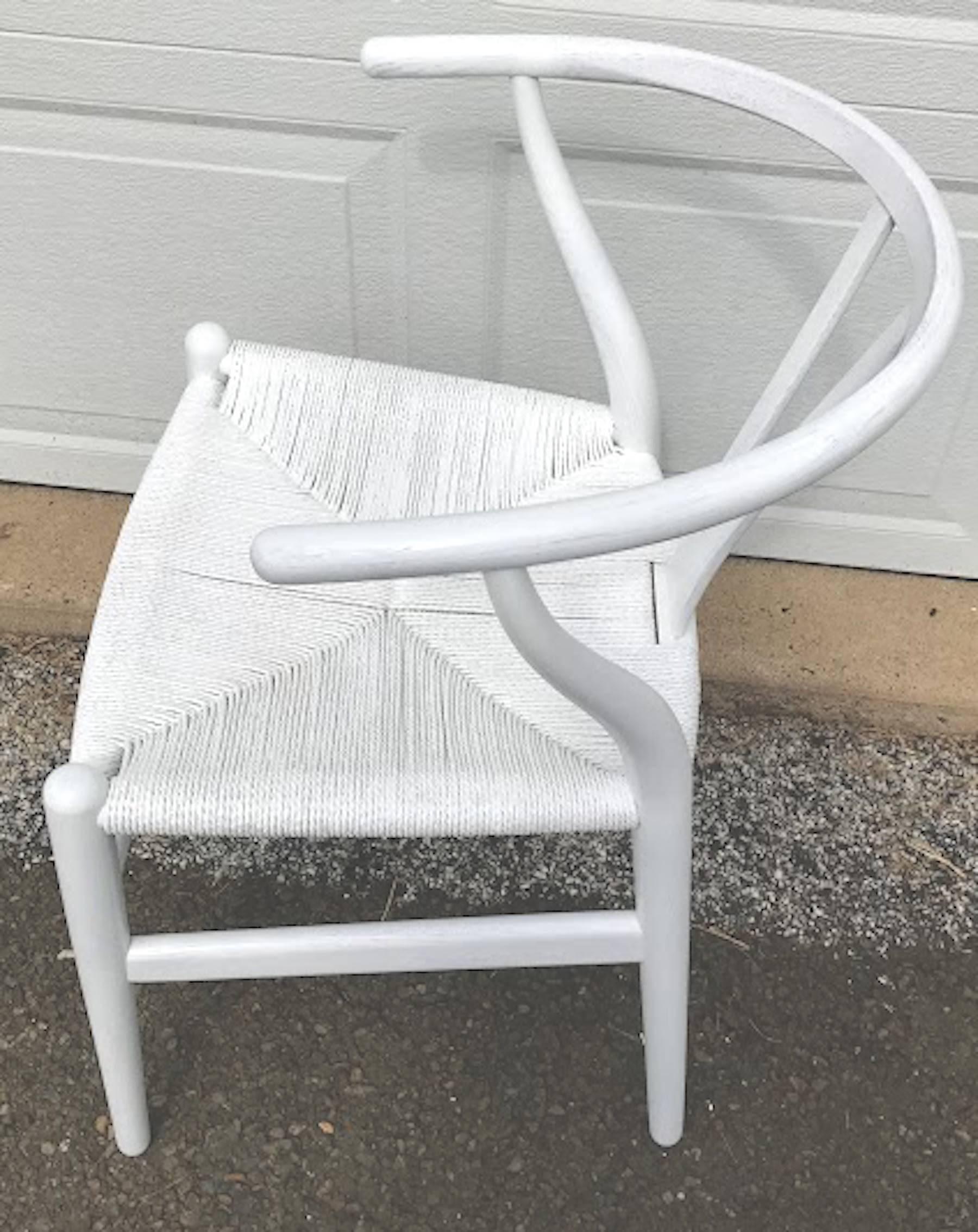 Mid-Century Modern Set of Four Hans Wegner Wishbone Chairs, CH24 in White