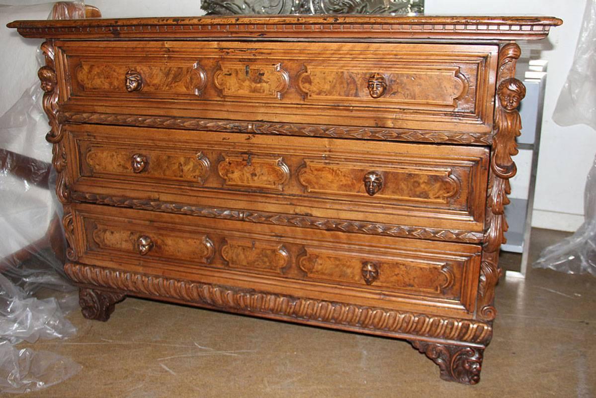 Italian Late 17th Century Florentine Walnut Chest of Drawers For Sale