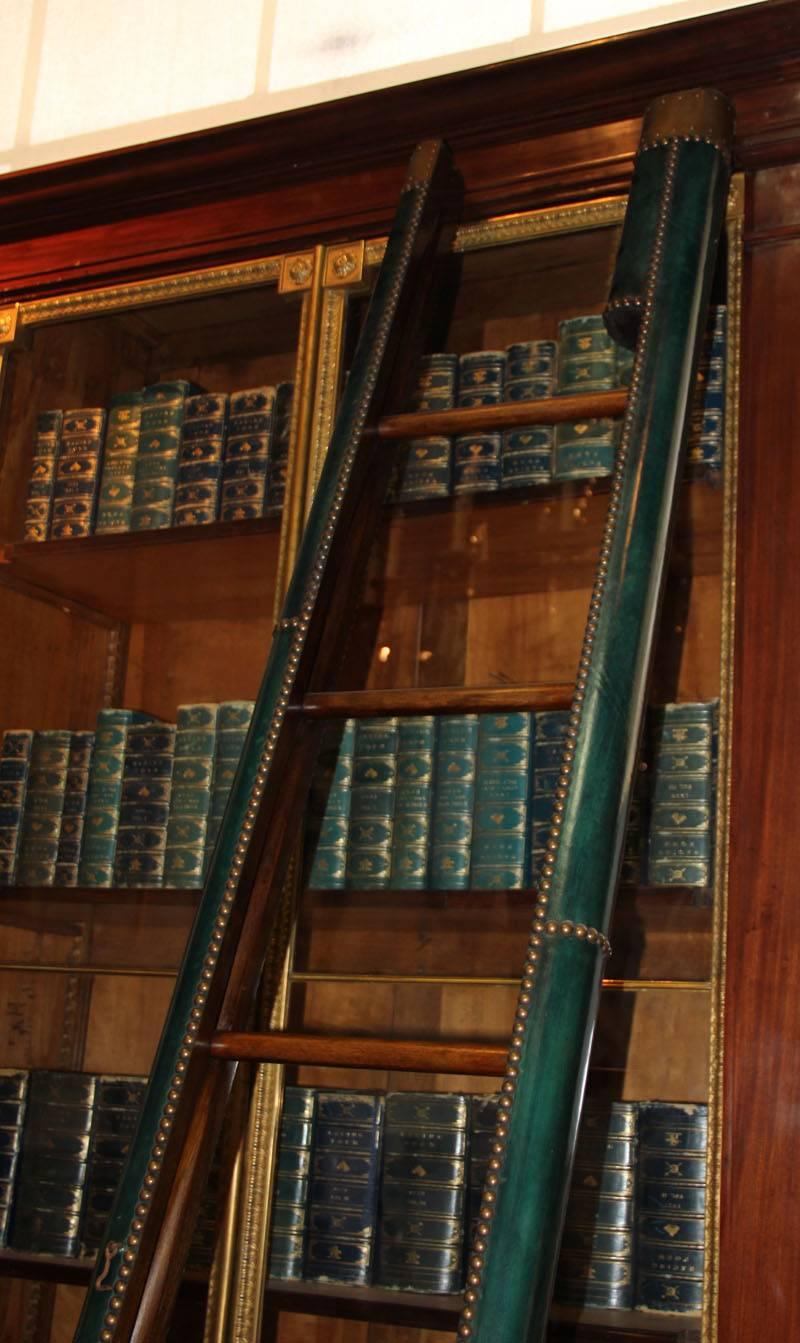 C. Mariani Custom Mahogany Folding Library Ladder in the English Taste In Excellent Condition In San Francisco, CA