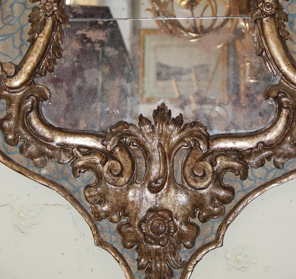 Italian Pair of Early 18th Century Giltwood and Parcel-Gilt Venetian Mirrors For Sale