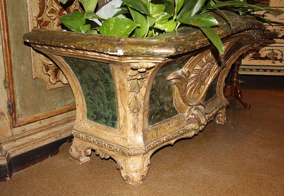 18th Century Polychrome and Parcel-Gilt French Louis XV Jardinière For Sale 2