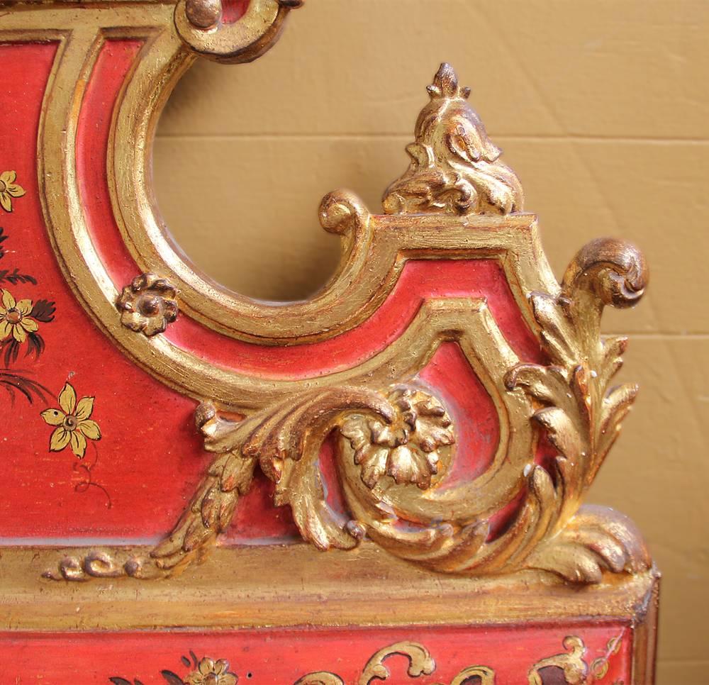 Pair of Late 18th Century Italian Parcel-Gilt and Polychrome Chinoiserie Mirrors For Sale 5