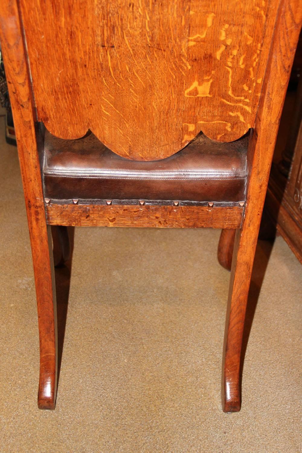 18th Century Portuguese Oak Chair For Sale 3