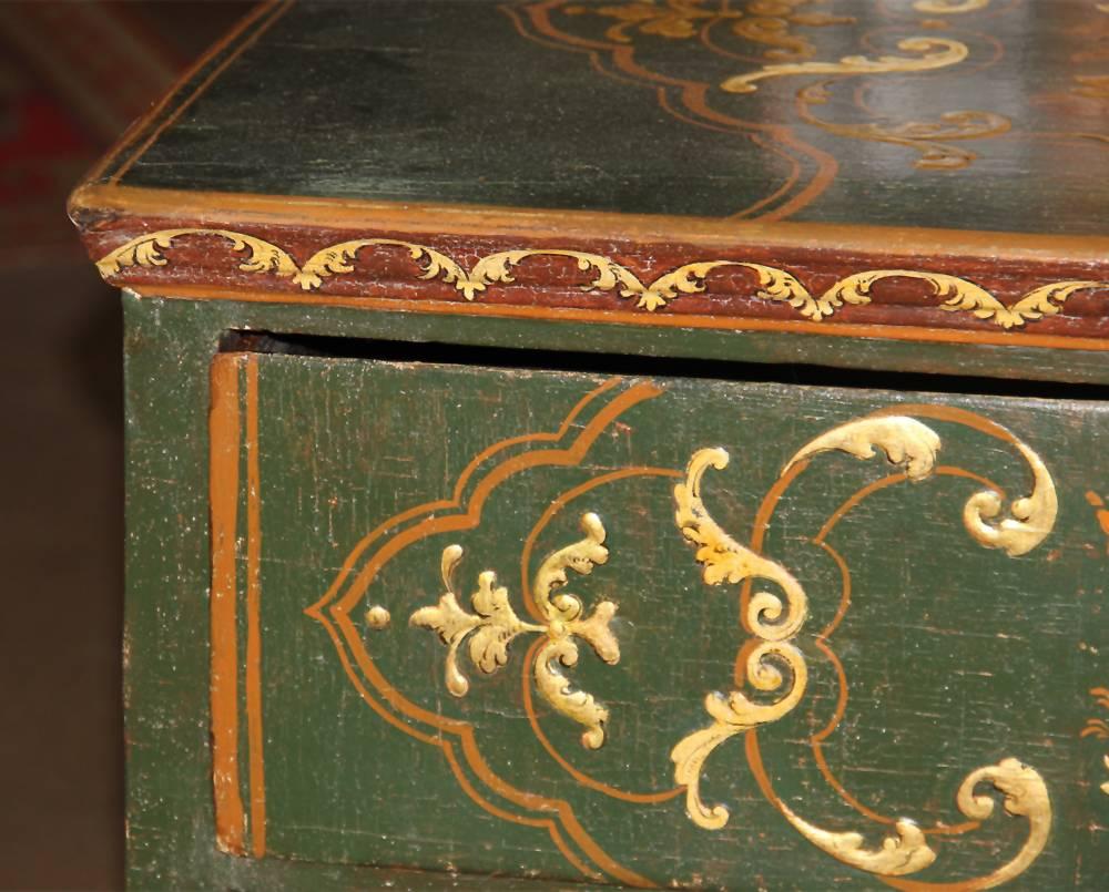 18th Century Italian Lowboy Chinoiserie Polychrome Commode For Sale 5