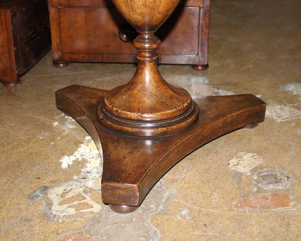 Unusual Pair of 18th Century Italian Walnut Candle Stands or Side Tables For Sale 2