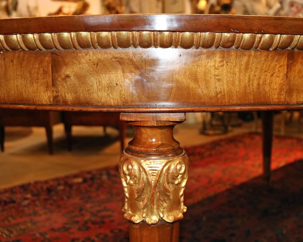 18th Century, Italian Parcel-Gilt Walnut Expanding Dining Table For Sale 1