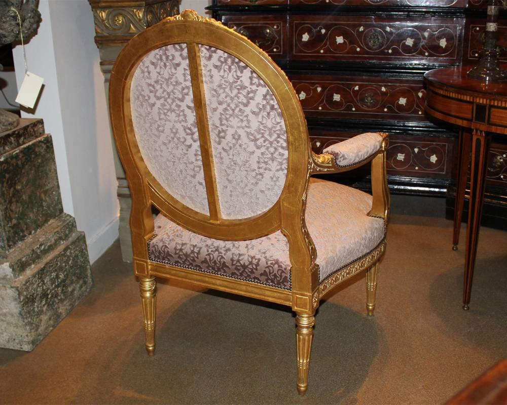 Pair of Late 18th Century Italian Louis XVI Giltwood Marquise Armchairs For Sale 1