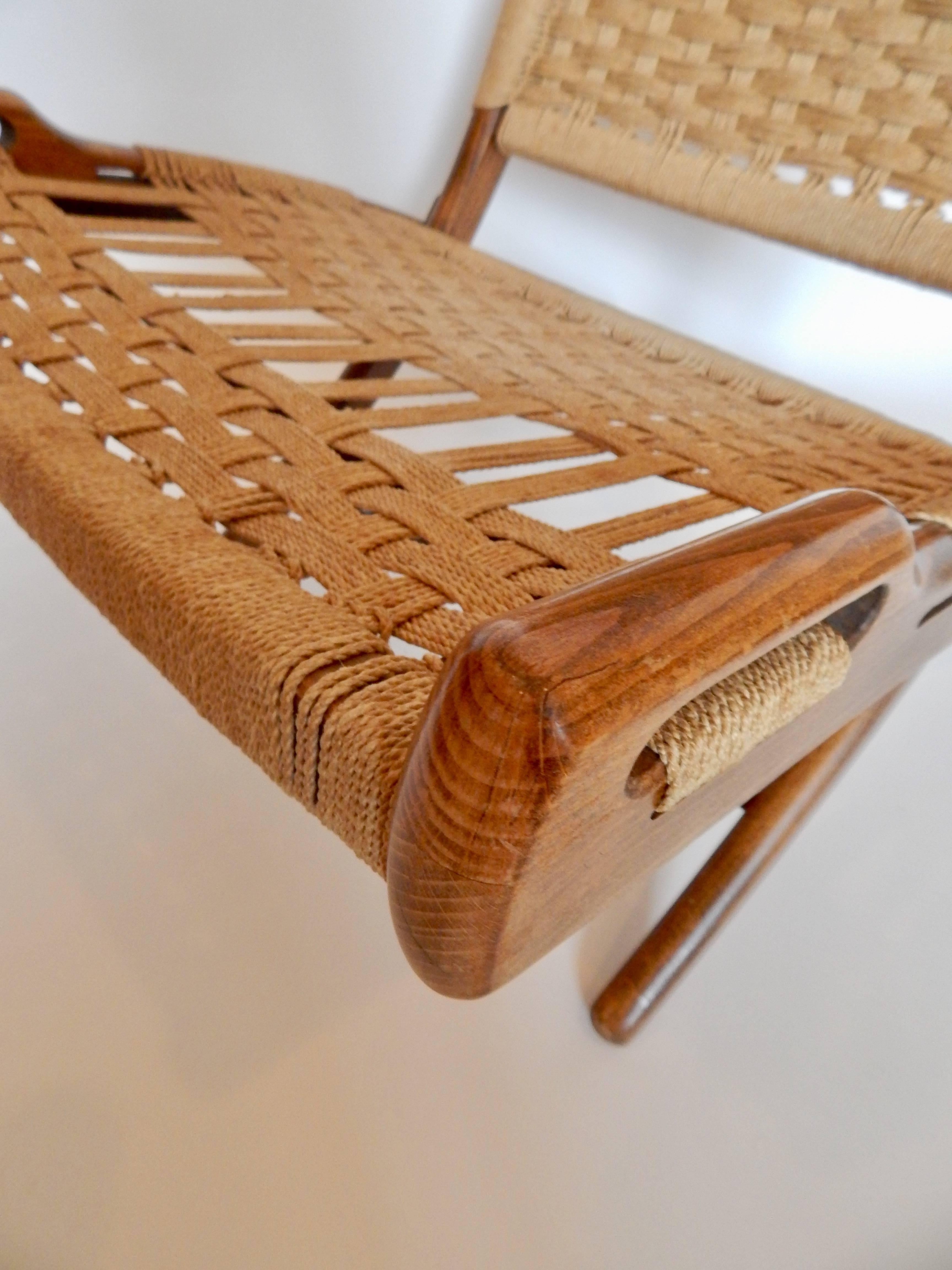 Danish Mid-Century Hans Wegner Style Woven Folding Chair with Handles
