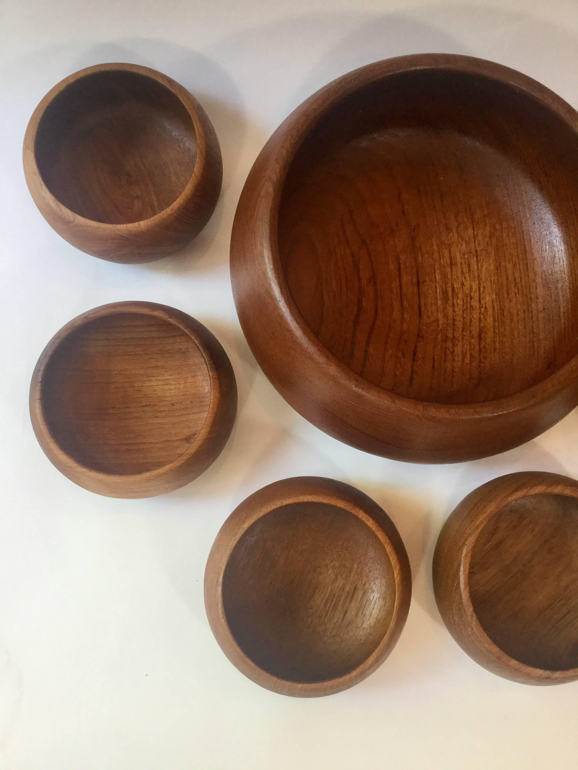 Midcentury Hand Turned Teak 9 Piece Bowl Set In Excellent Condition In New York, NY