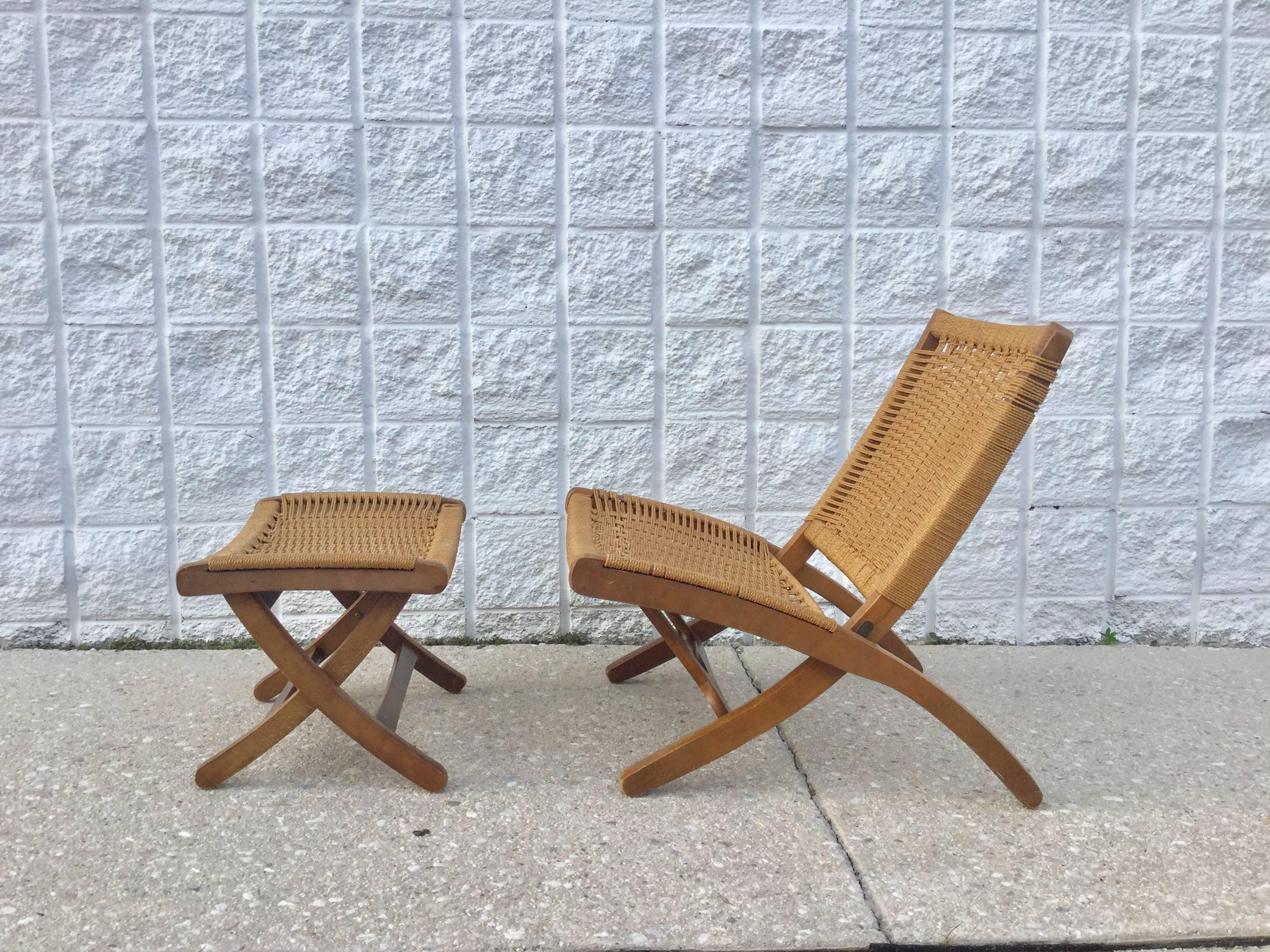 Mid-Century woven folding chair and ottoman / stool. In the style of 
Hans Wegner. Both chair and ottoman are folding. Weaving and frame are in excellent condition.