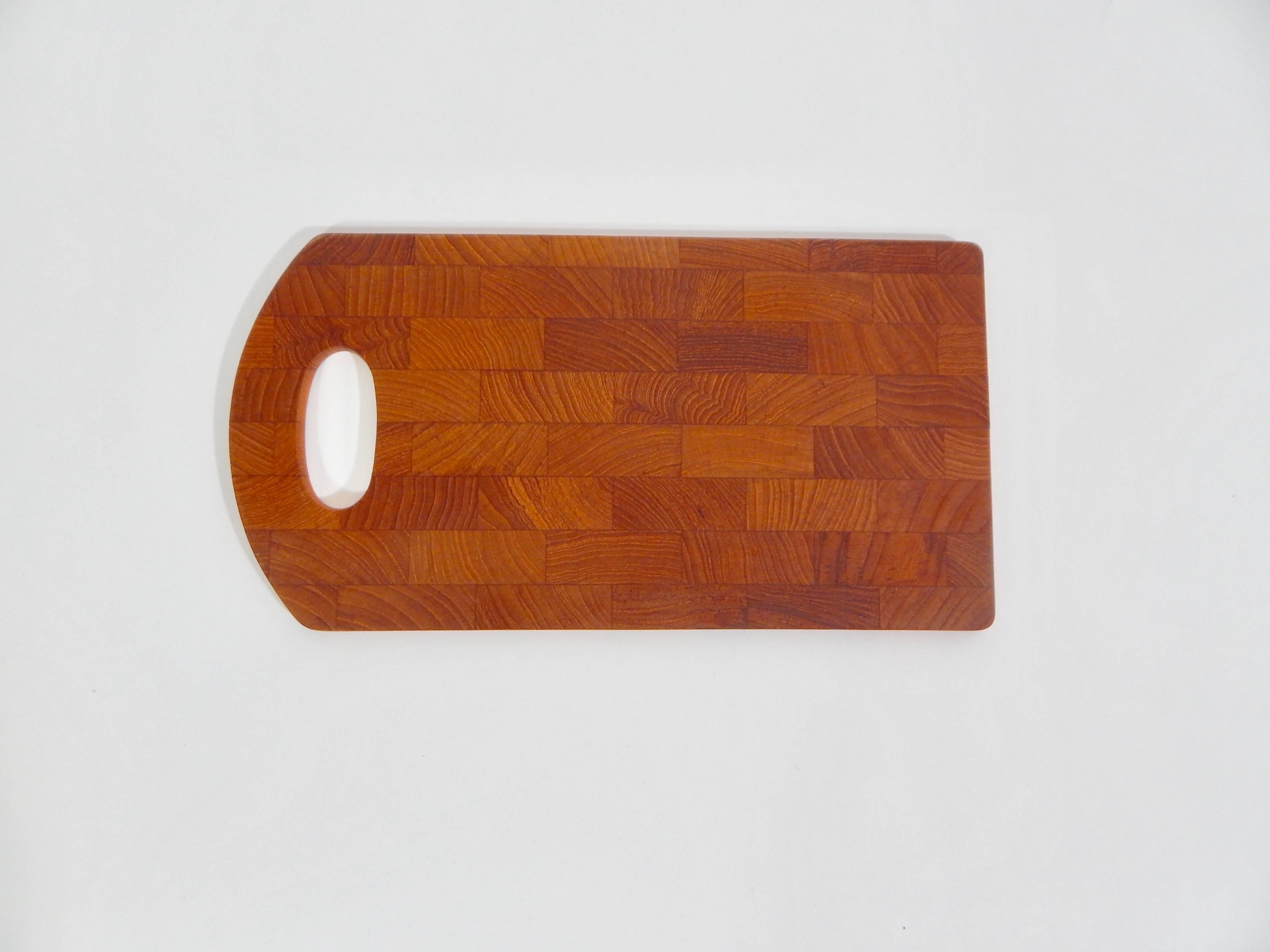 Midcentury 1960s Danish teak tray designed by Jens Quistgaard for Dansk.
Excellent Condition 
Domestic Shipping is Complimentary Free for this Item