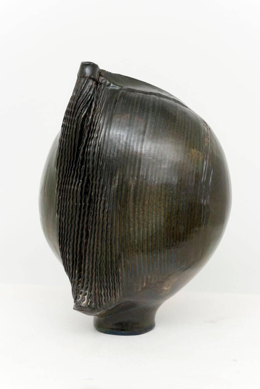 Sassi Milici Dark Green Ceramic Vase In Good Condition For Sale In San Francisco, CA